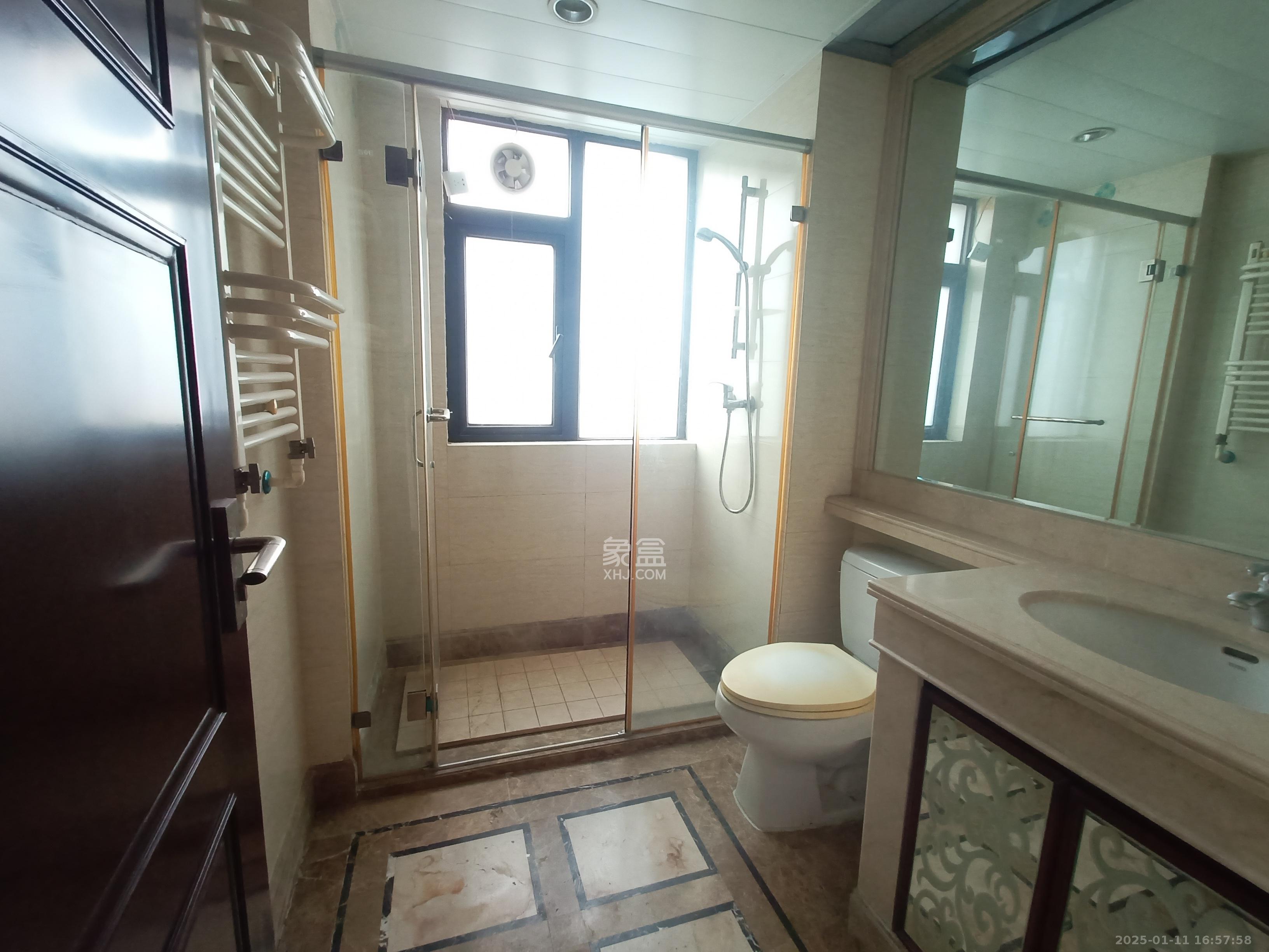 中海国际一期  3室2厅2卫    1800.0元/月 中海国际一期  3室2厅2卫    1800.0元/月室内图