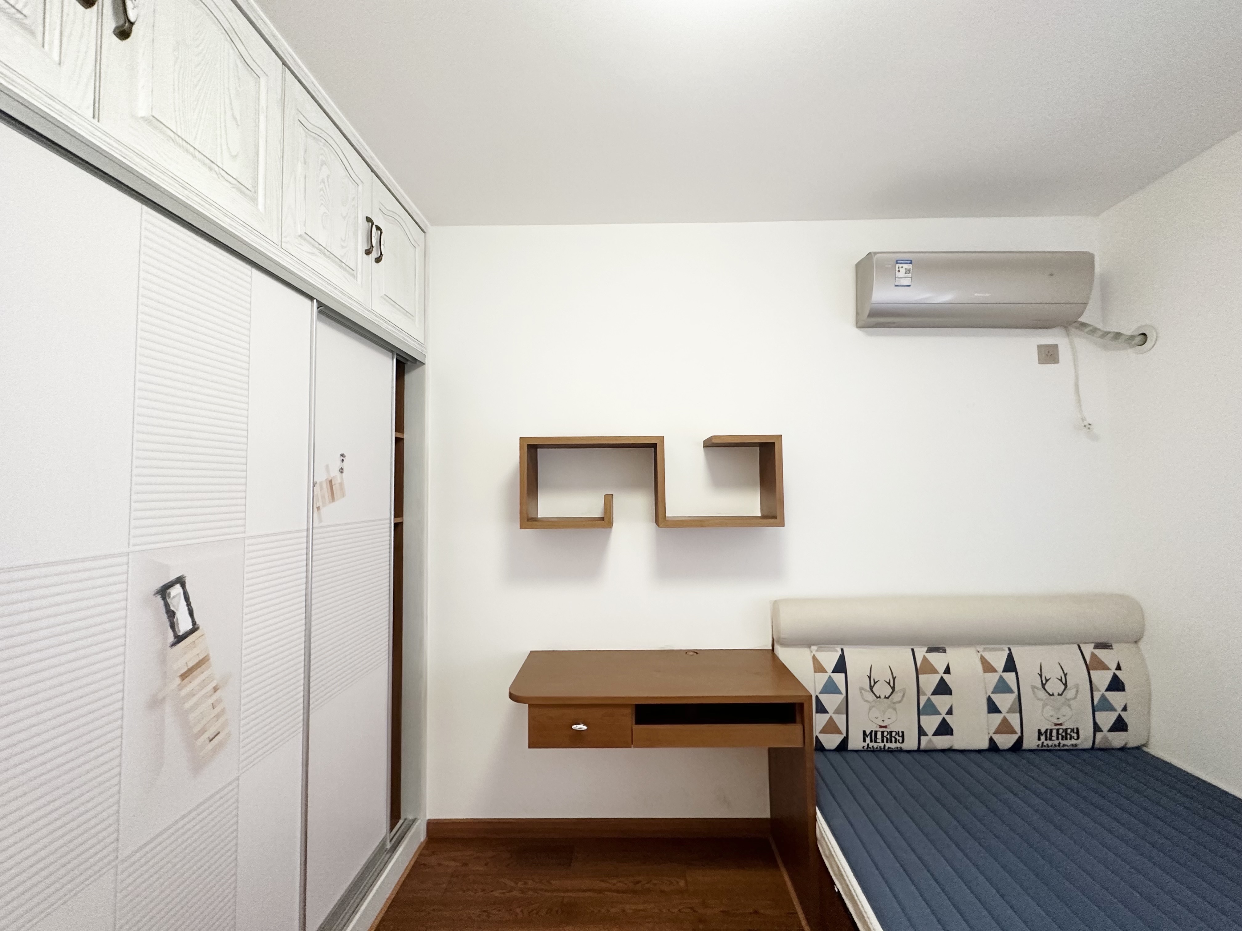 华南城市广场  1室0厅0卫    2300.0元/月 华南城市广场  1室0厅0卫    2300.0元/月室内图