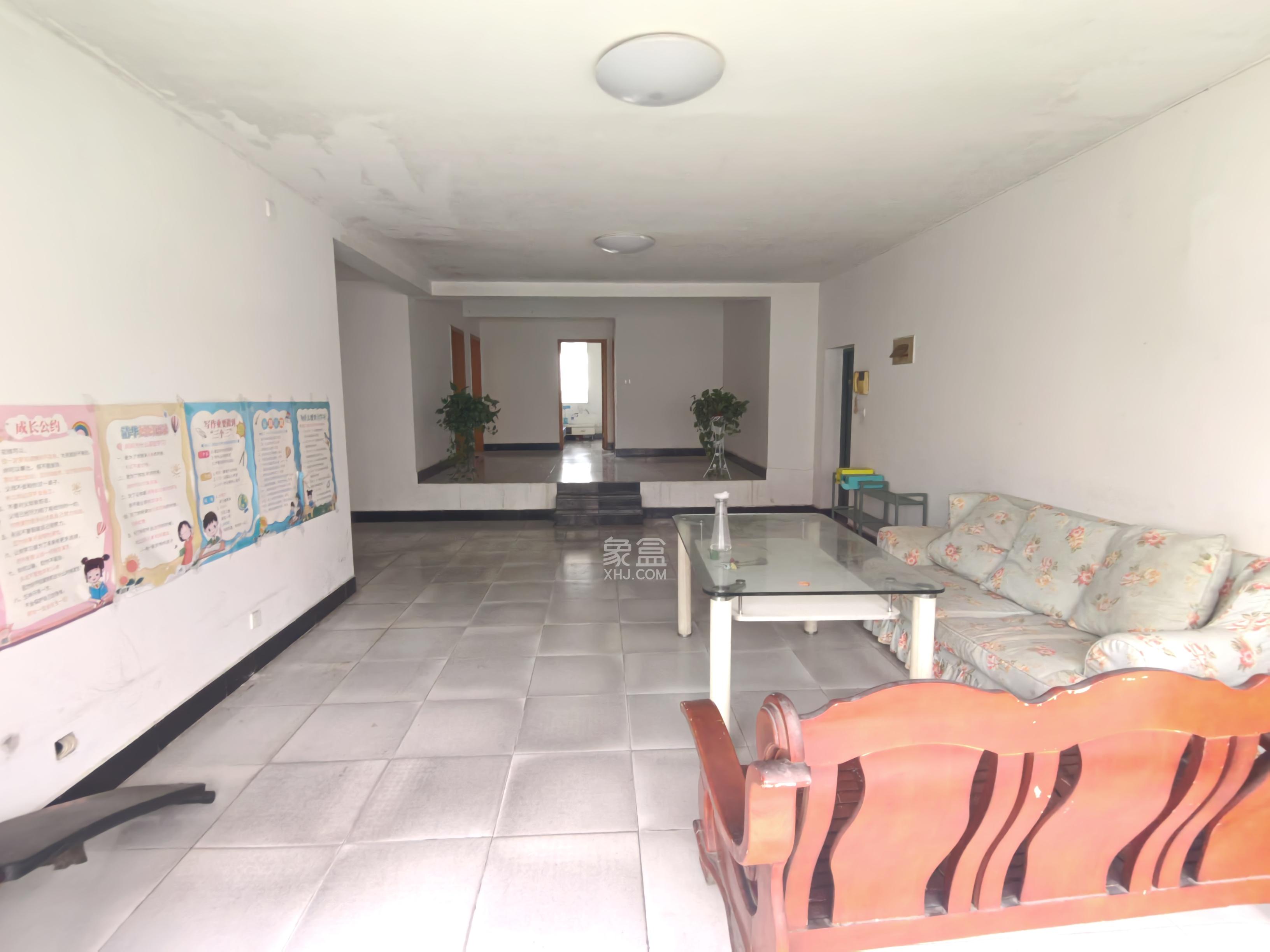 星兴佳园 4室2厅2卫 1600.0元/月 星兴佳园 4室2厅2卫 1600.0元/月室内图