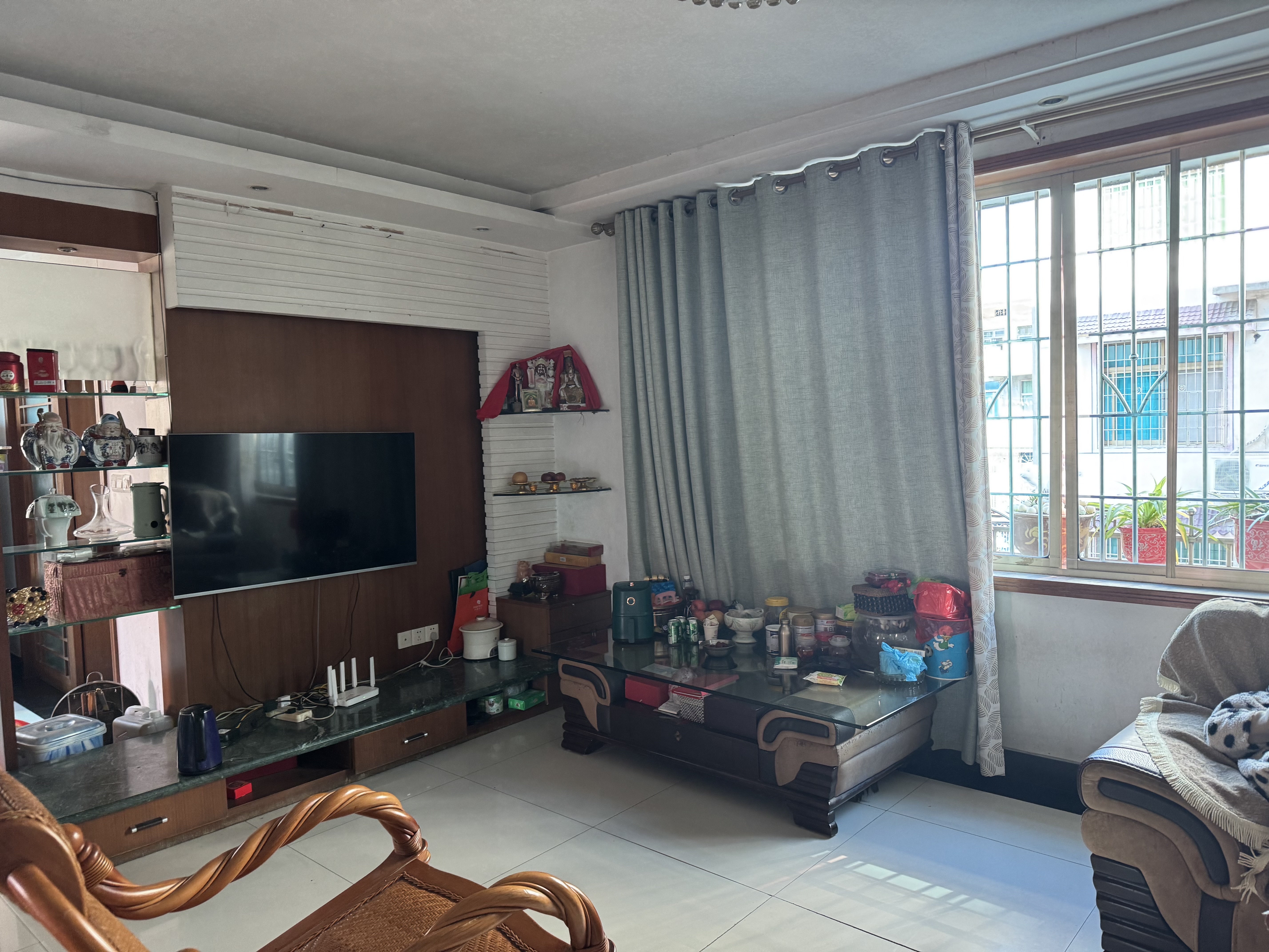 汽车站家属楼  4室2厅2卫    62.8万客厅