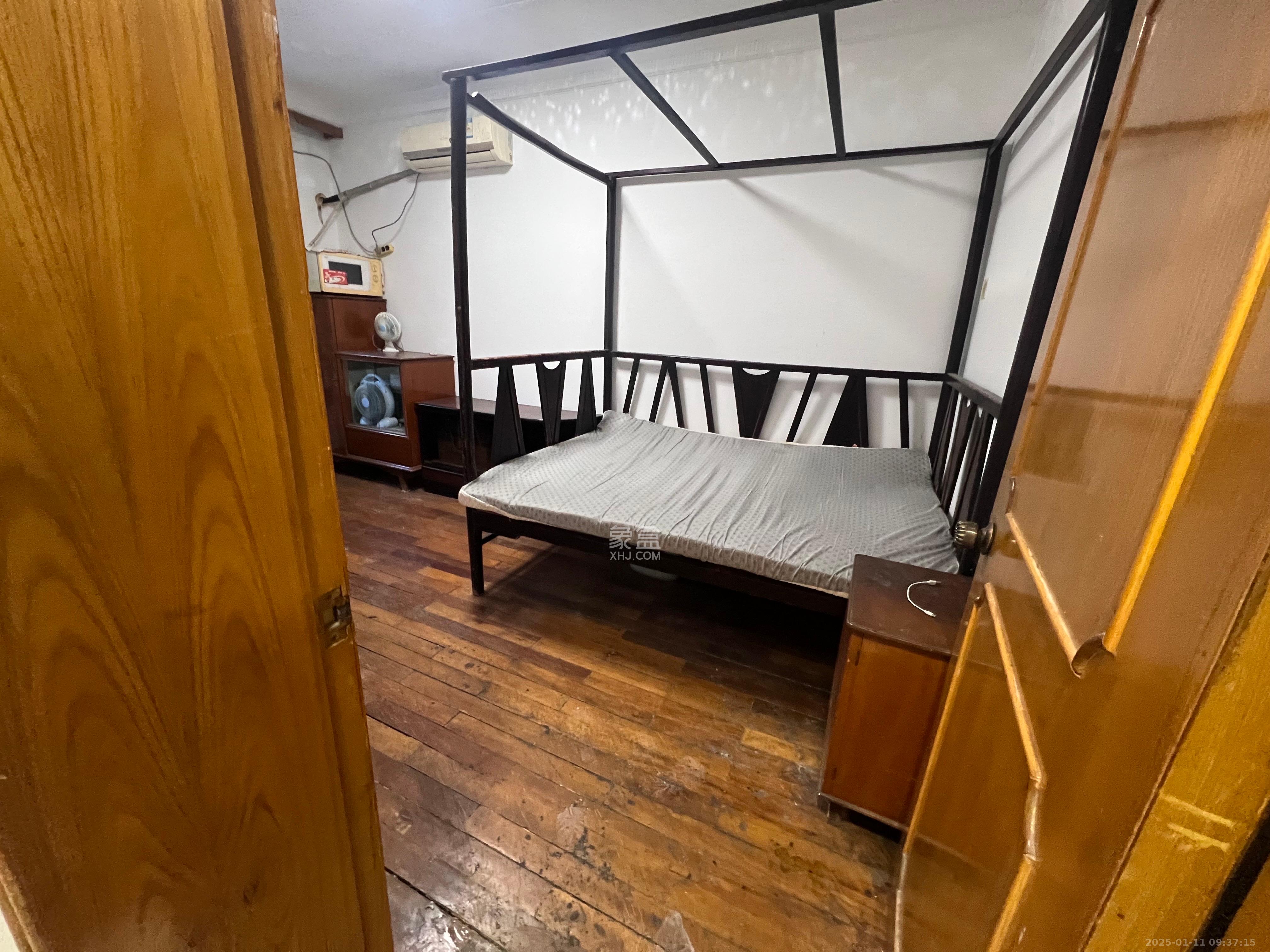 桐荫里社区 3室1厅1卫 2500.0元/月 桐荫里社区 3室1厅1卫 2500.0元/月室内图