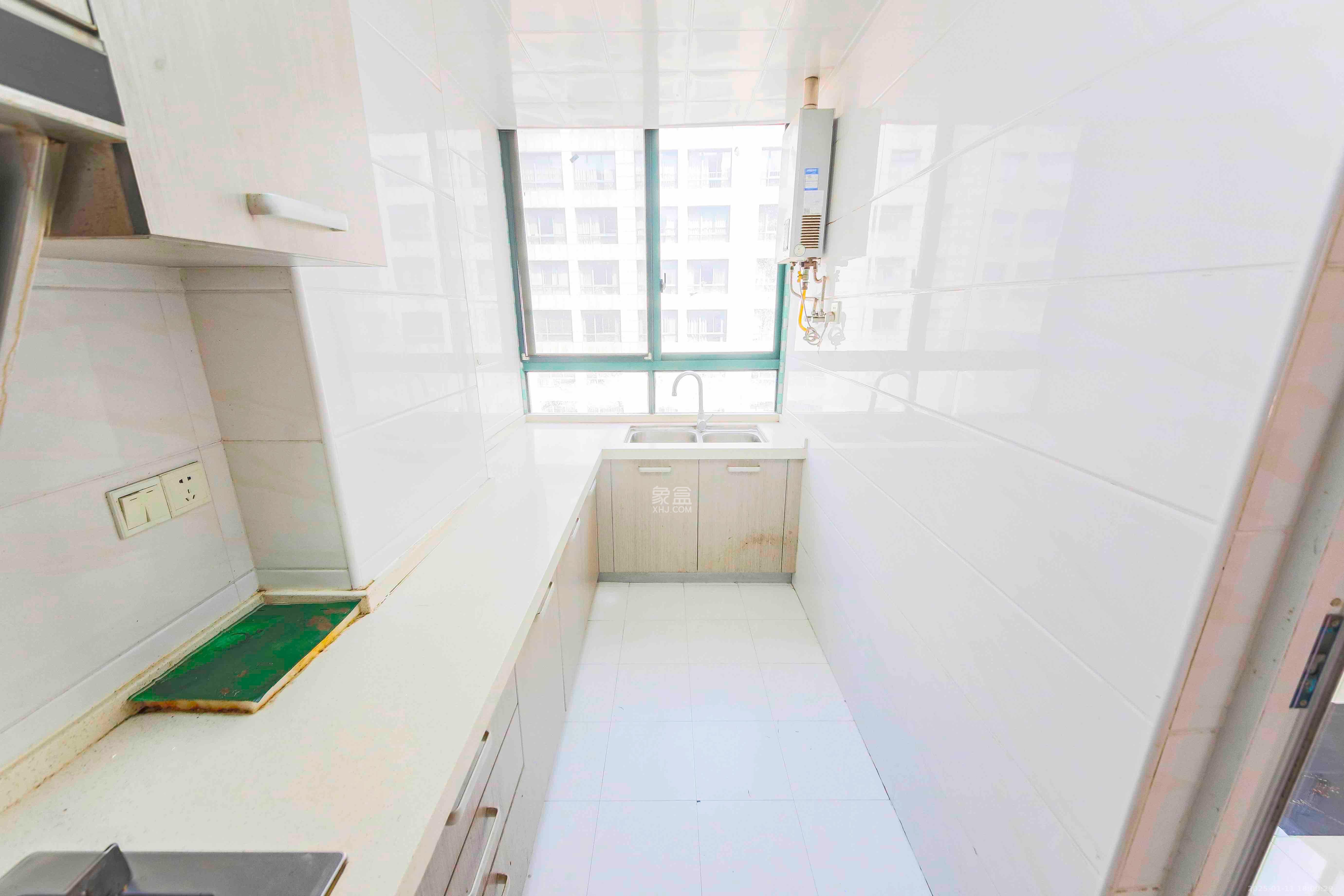 星城荣域 3室2厅2卫 2600.0元/月 星城荣域 3室2厅2卫 2600.0元/月室内图