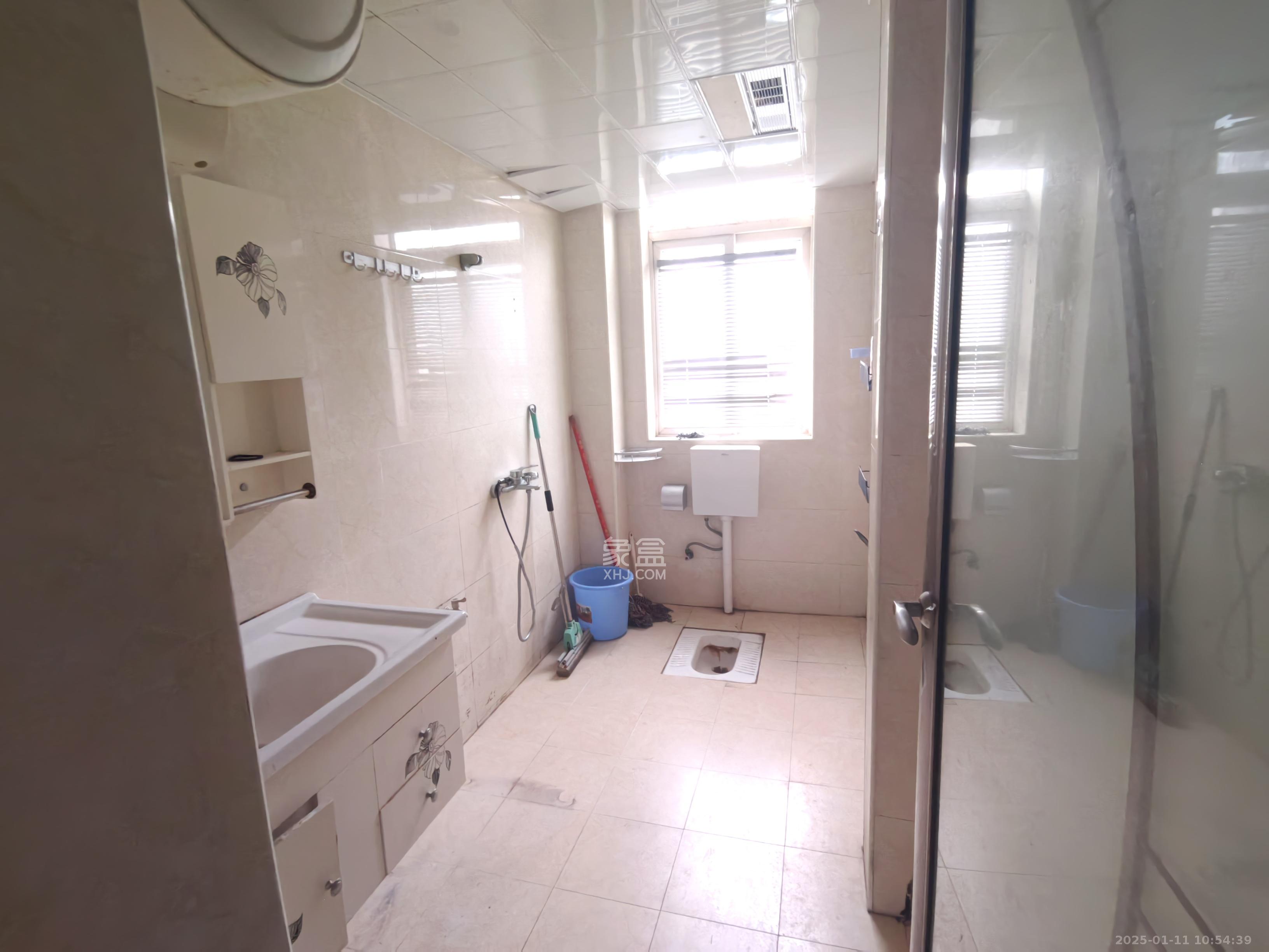 星兴佳园 4室2厅2卫 1600.0元/月 星兴佳园 4室2厅2卫 1600.0元/月室内图