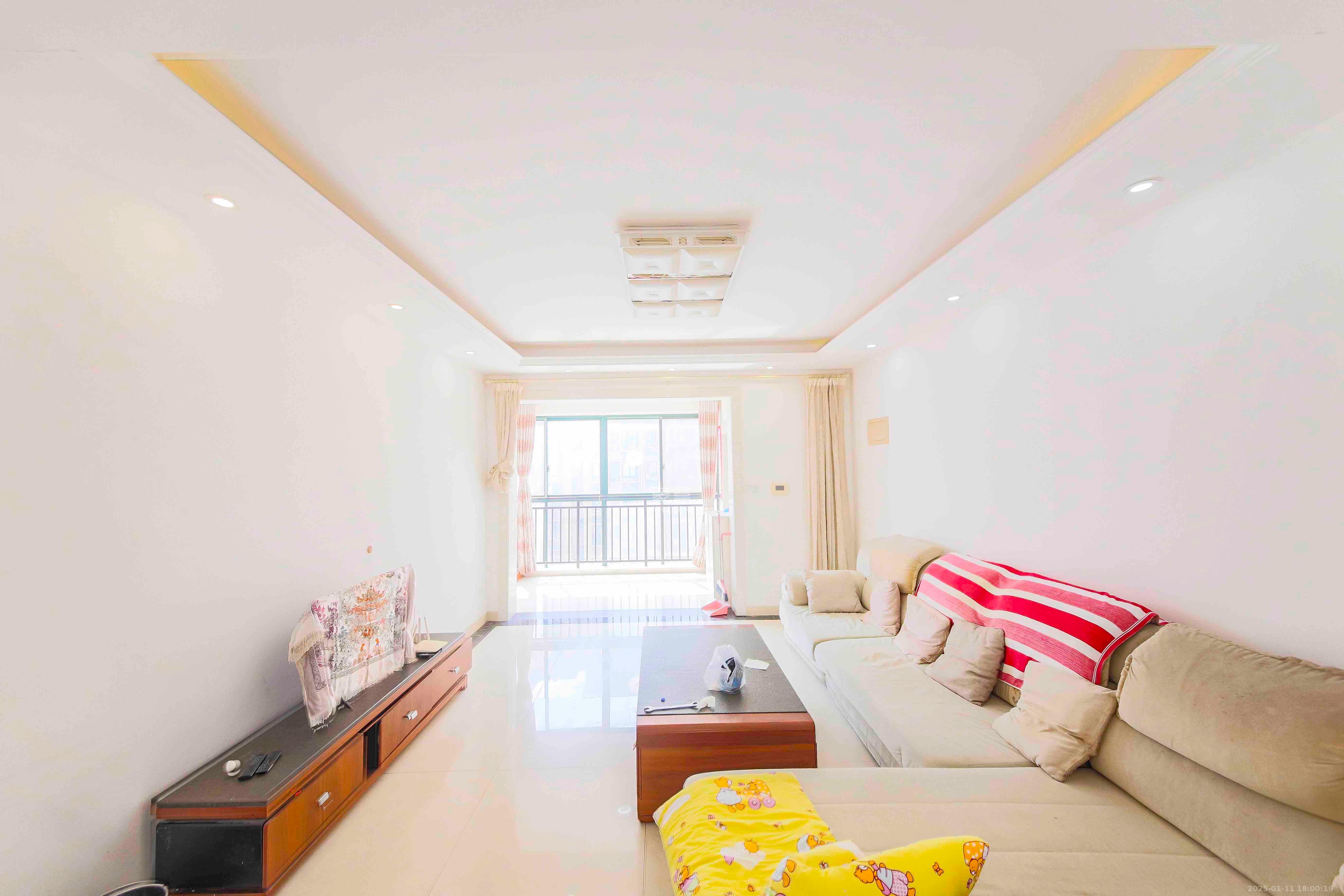 星城荣域 3室2厅2卫 2600.0元/月 星城荣域 3室2厅2卫 2600.0元/月室内图