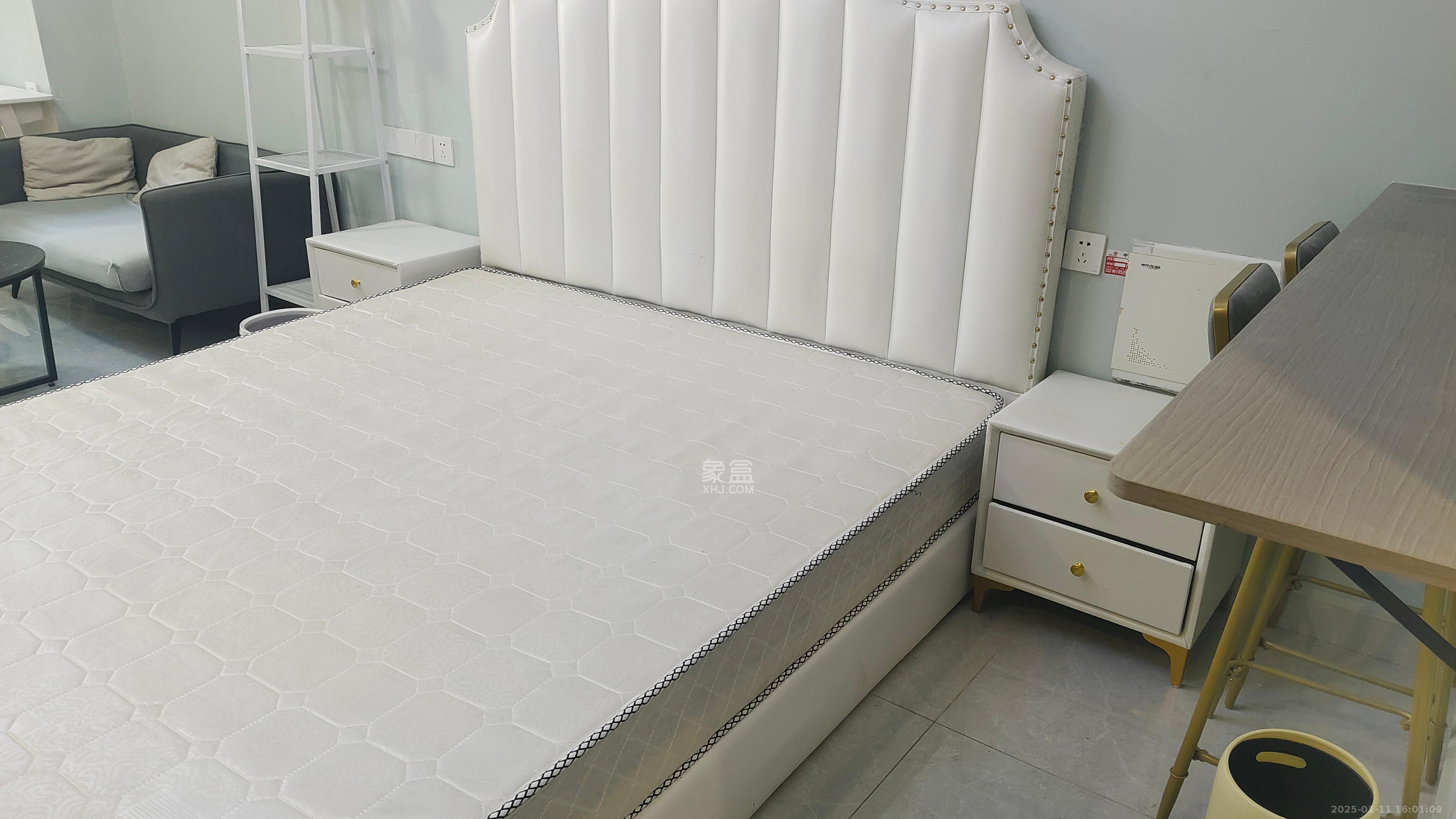 万润时光里 1室1厅1卫 1900.0元/月 万润时光里 1室1厅1卫 1900.0元/月室内图