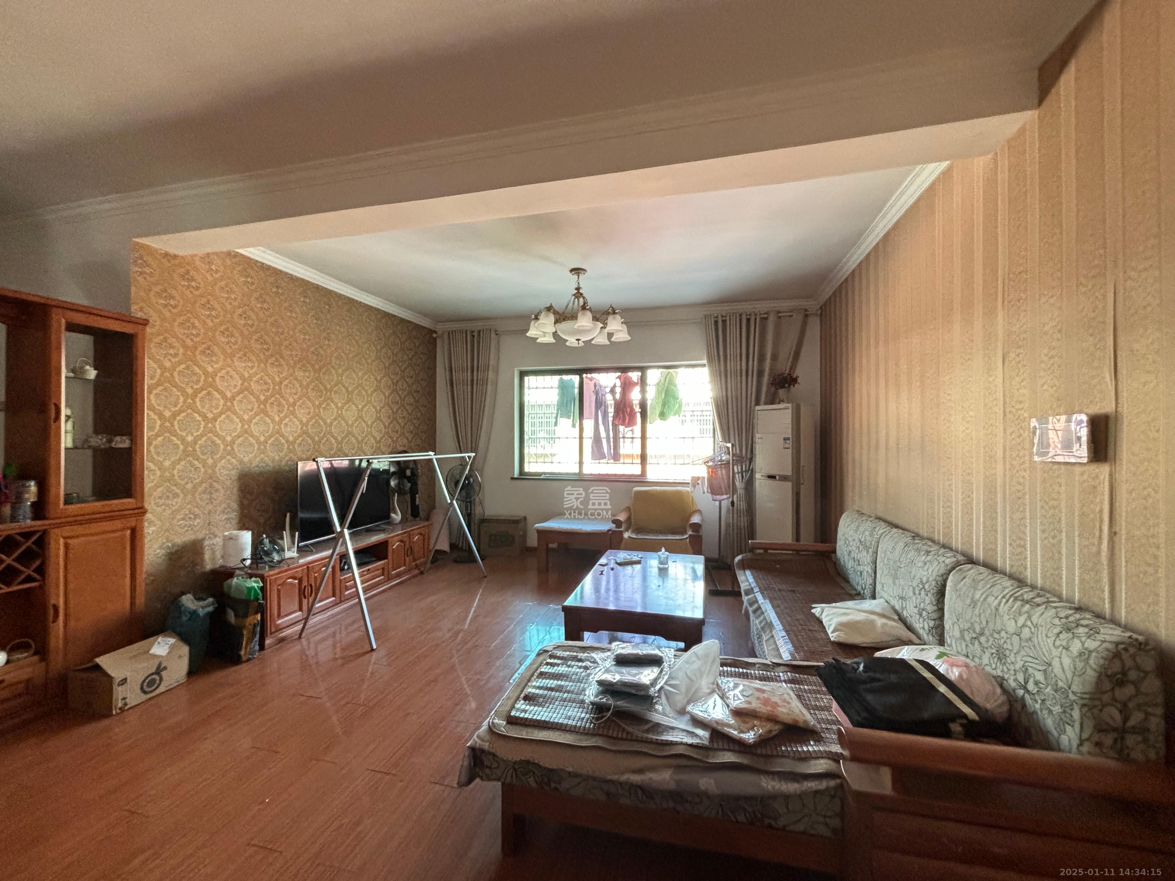 大桥四区 3室2厅1卫 2500.0元/月 大桥四区 3室2厅1卫 2500.0元/月室内图