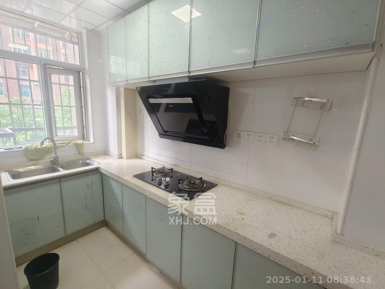 泊爱蓝湾 2室2厅1卫 2400.0元/月 泊爱蓝湾 2室2厅1卫 2400.0元/月室内图