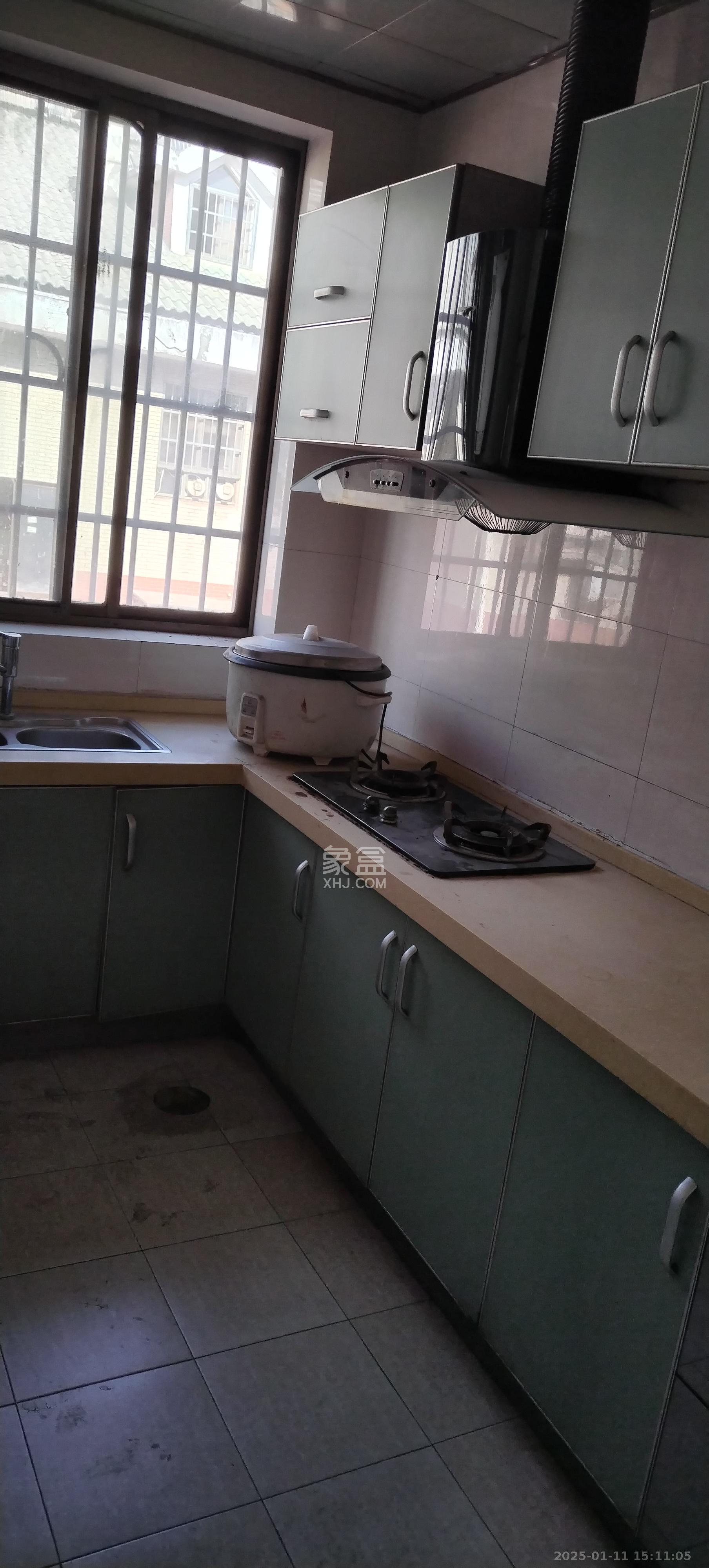 莲湖汽配城 1室2厅1卫 2500.0元/月 莲湖汽配城 1室2厅1卫 2500.0元/月室内图