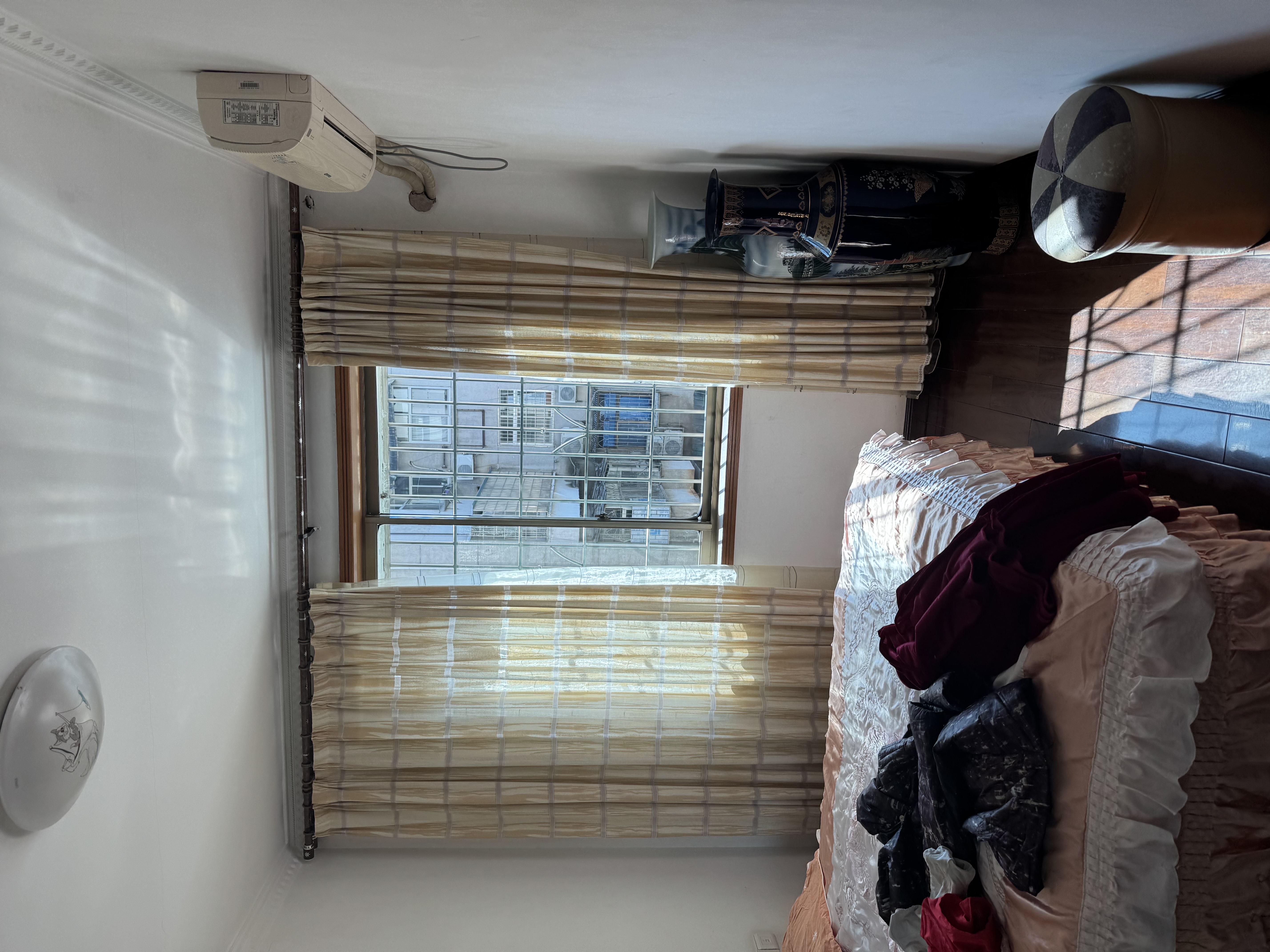 汽车站家属楼 4室2厅2卫 62.8万 汽车站家属楼 4室2厅2卫 62.8万客厅