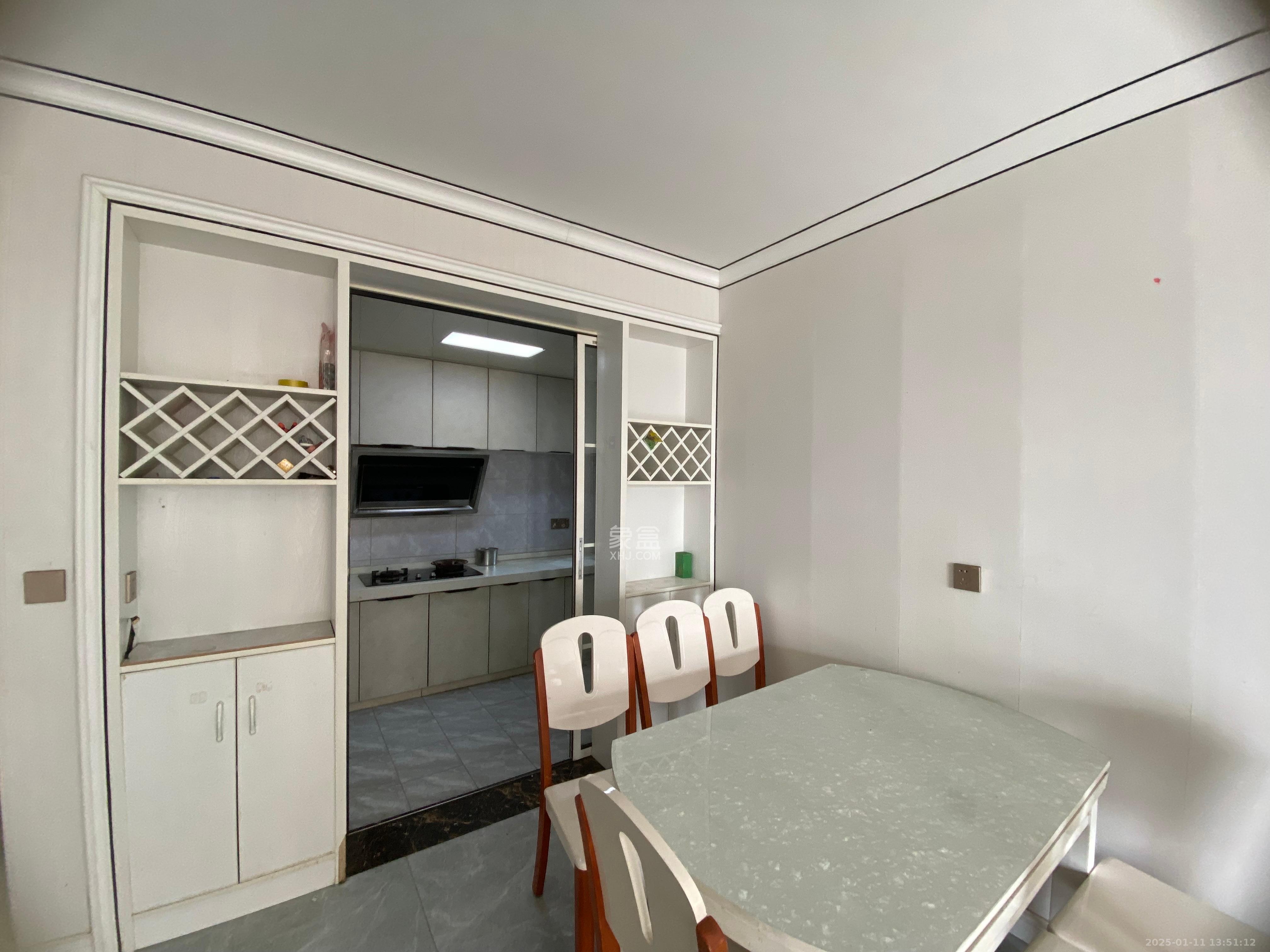 洋湖春园 3室1厅2卫 2300.0元/月 洋湖春园 3室1厅2卫 2300.0元/月室内图