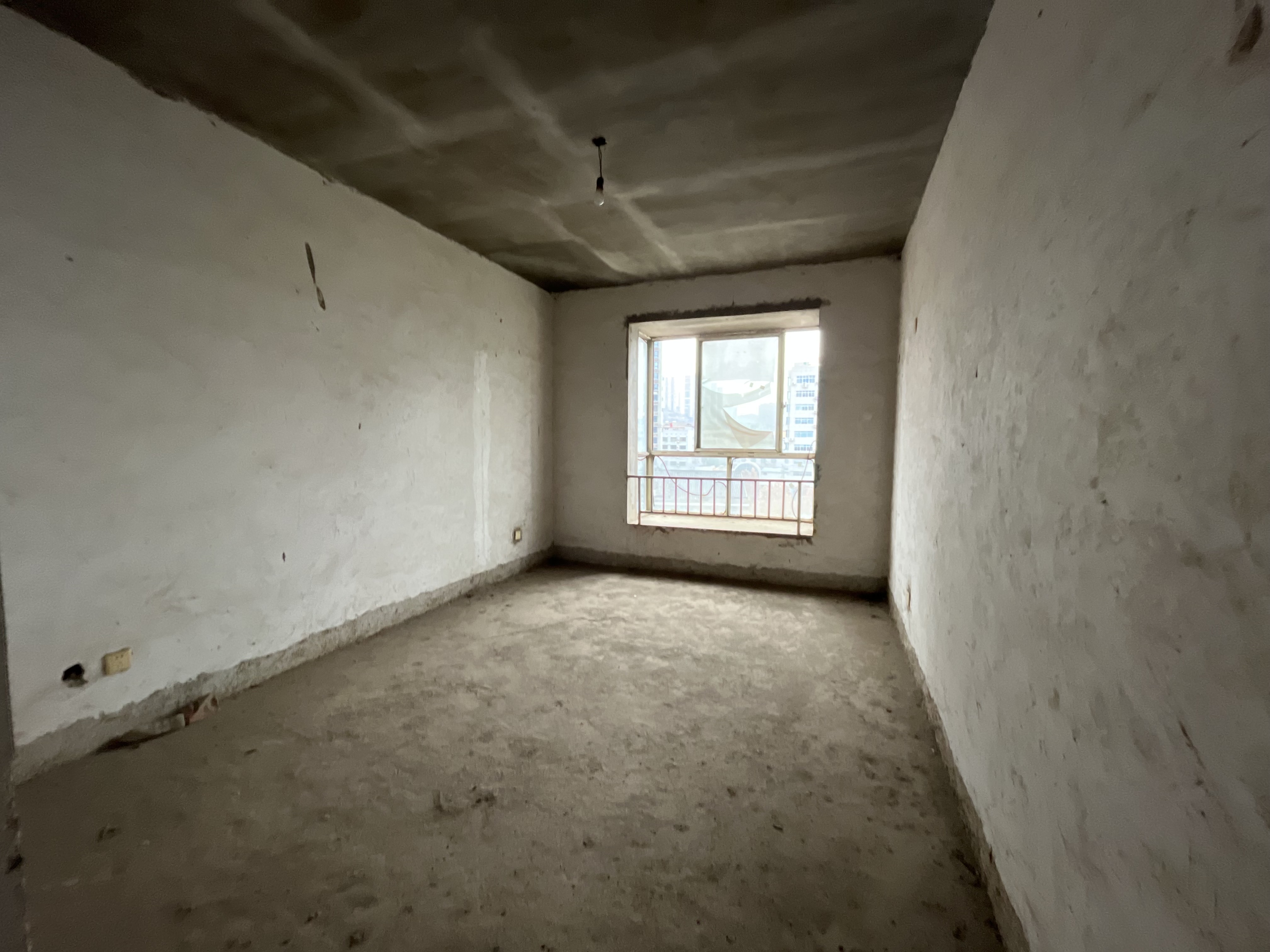 凯泉湾 4室2厅2卫 69.8万 凯泉湾 4室2厅2卫 69.8万客厅