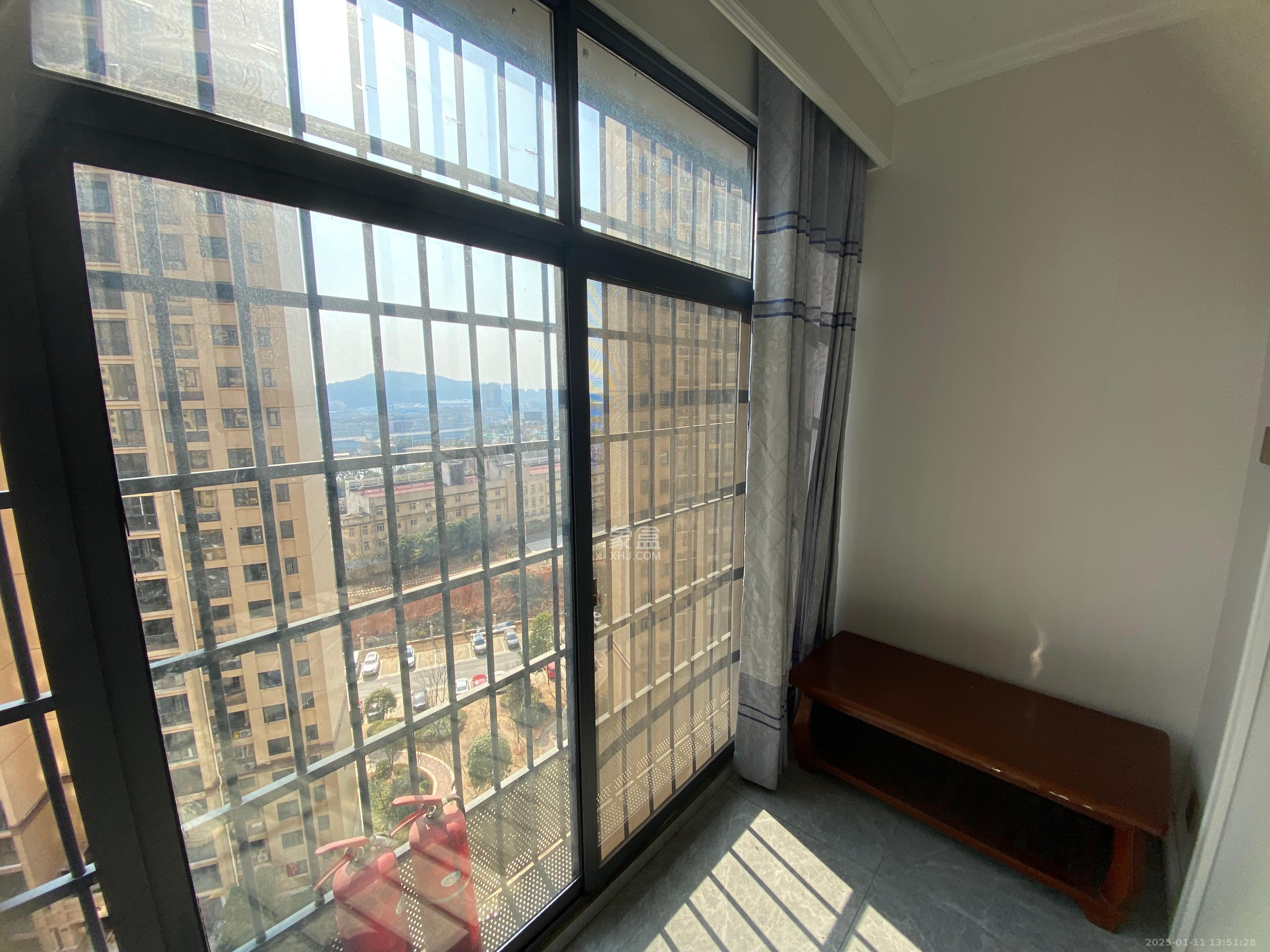 洋湖春园 3室1厅2卫 2300.0元/月 洋湖春园 3室1厅2卫 2300.0元/月室内图