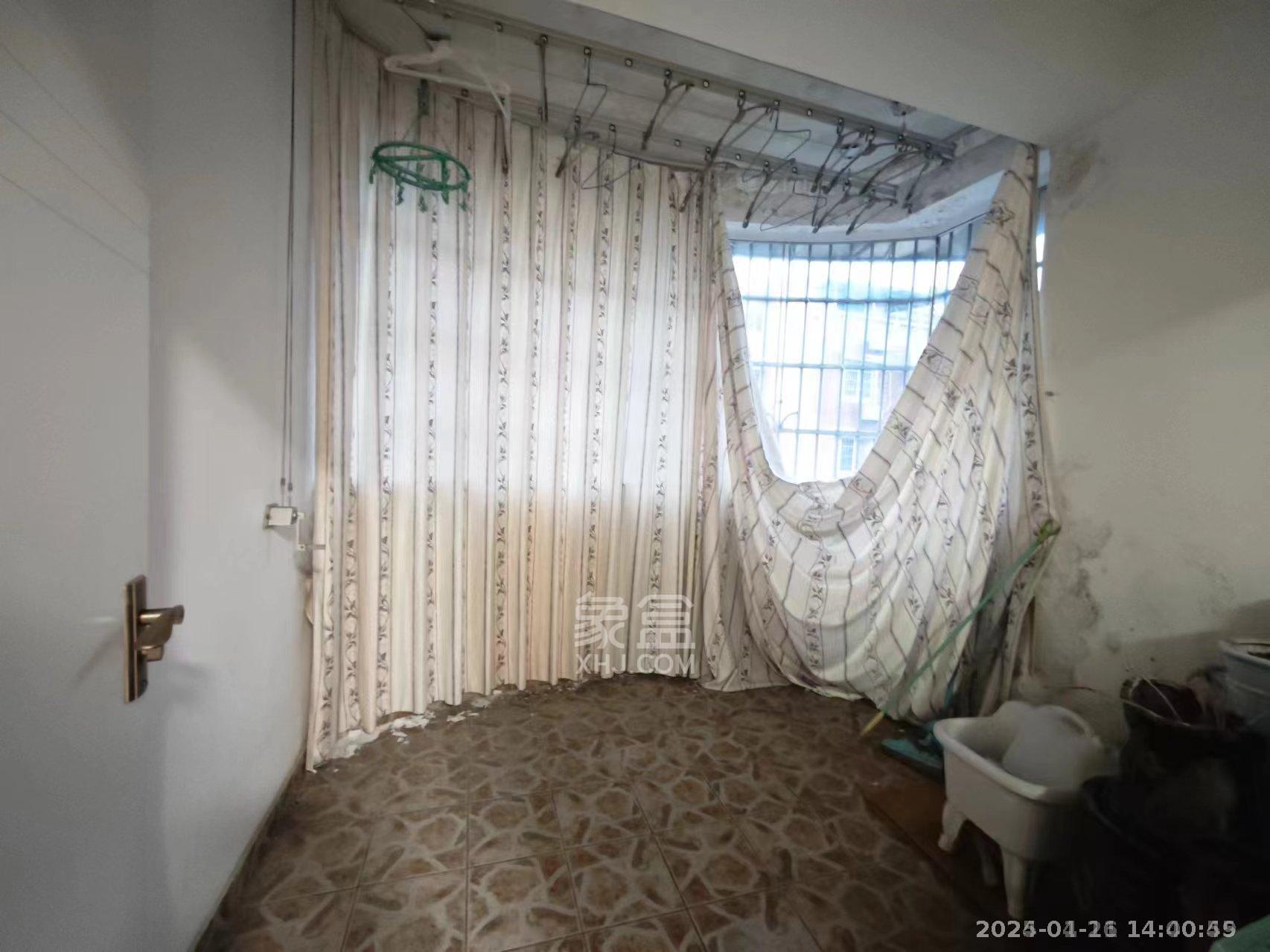 家园小区 4室2厅2卫 1600.0元/月 家园小区 4室2厅2卫 1600.0元/月室内图