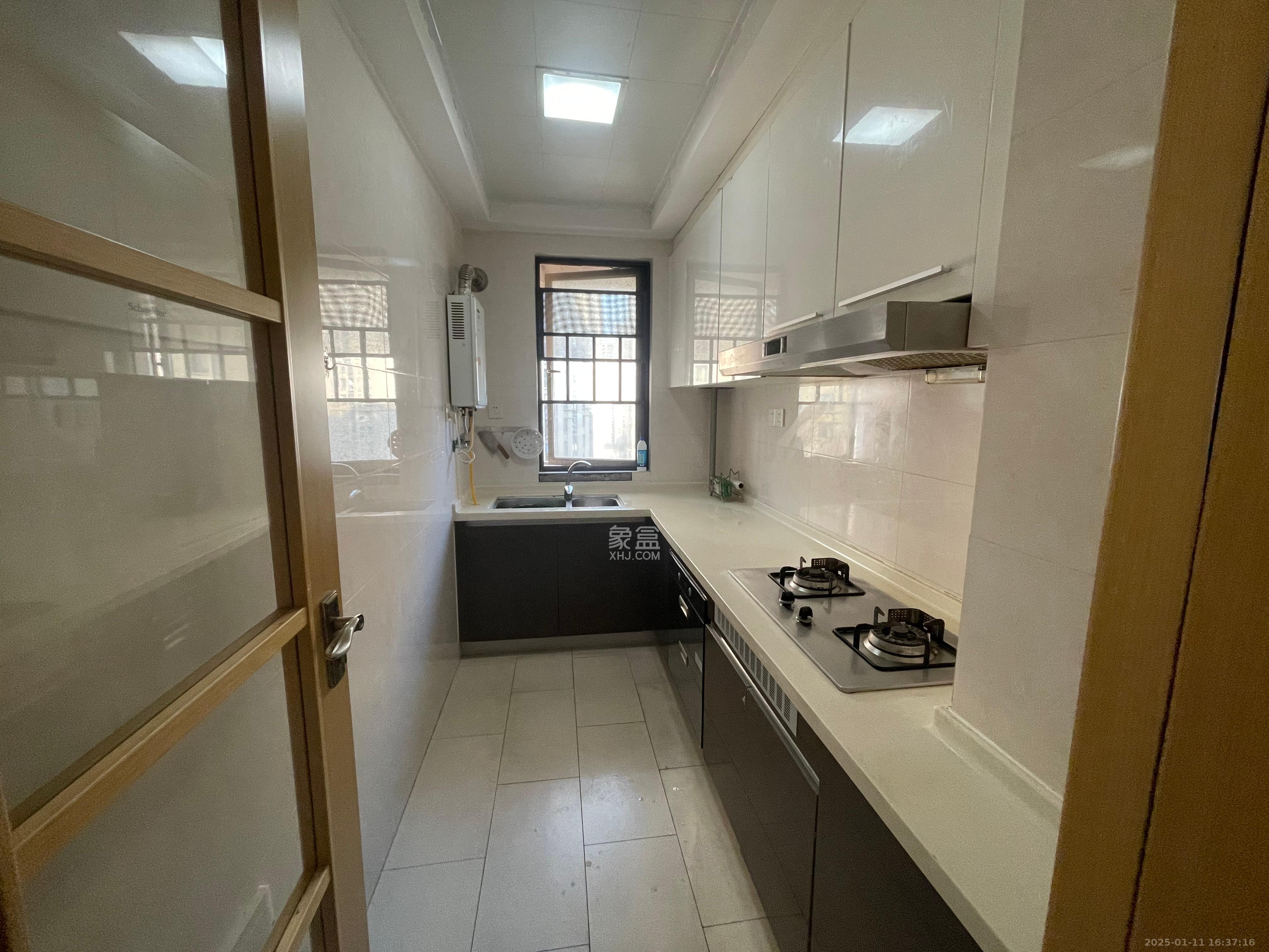 中海国际三期  3室2厅2卫    2200.0元/月 中海国际三期  3室2厅2卫    2200.0元/月室内图