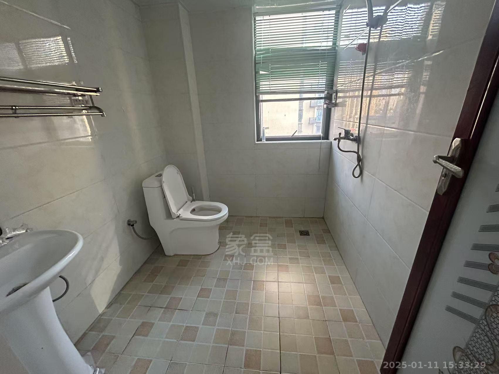 春藤小镇 3室2厅2卫 1800.0元/月 春藤小镇 3室2厅2卫 1800.0元/月室内图