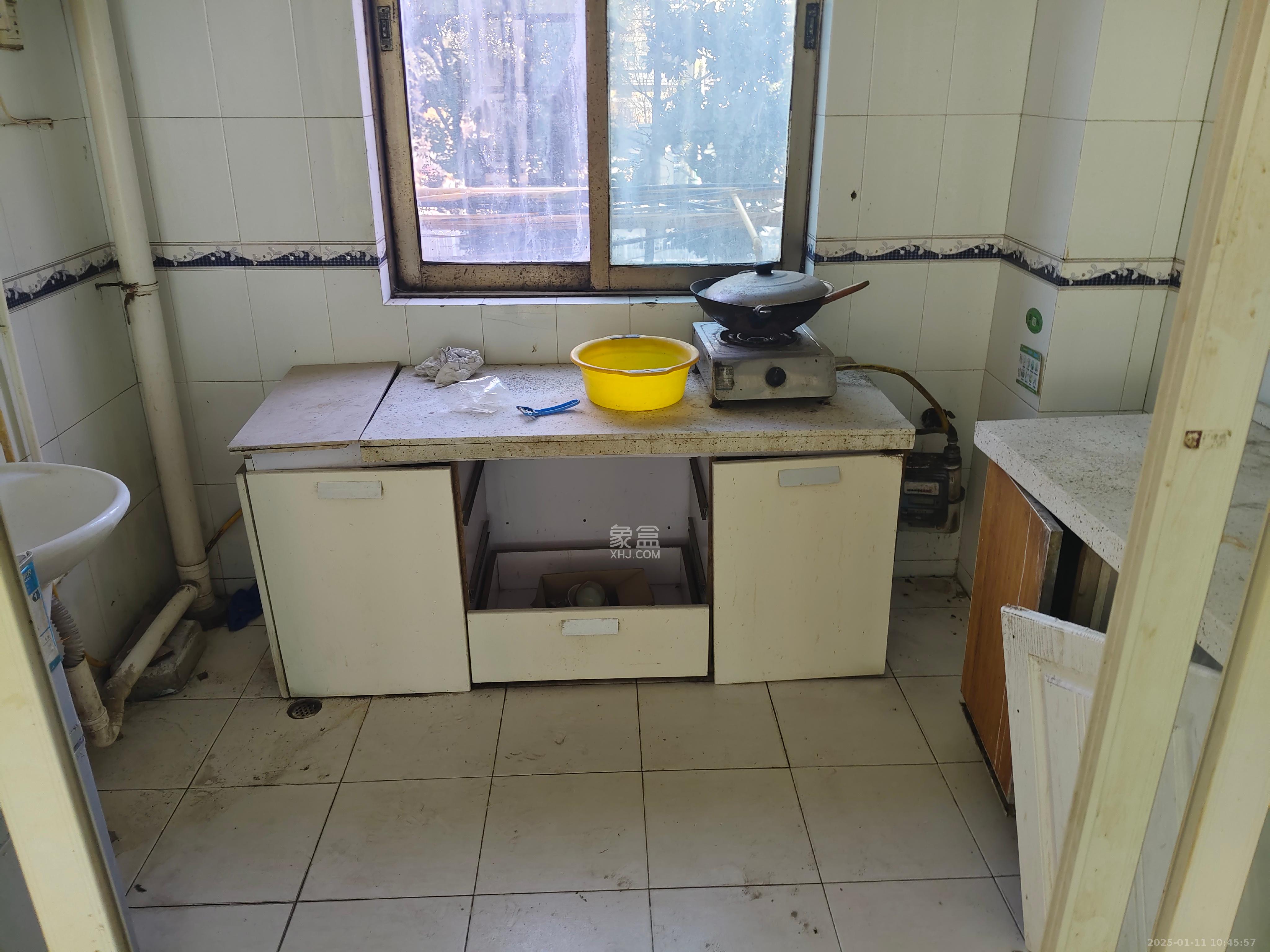 移动科技有限公司职工住宅楼  4室2厅1卫   2200.00元/月
