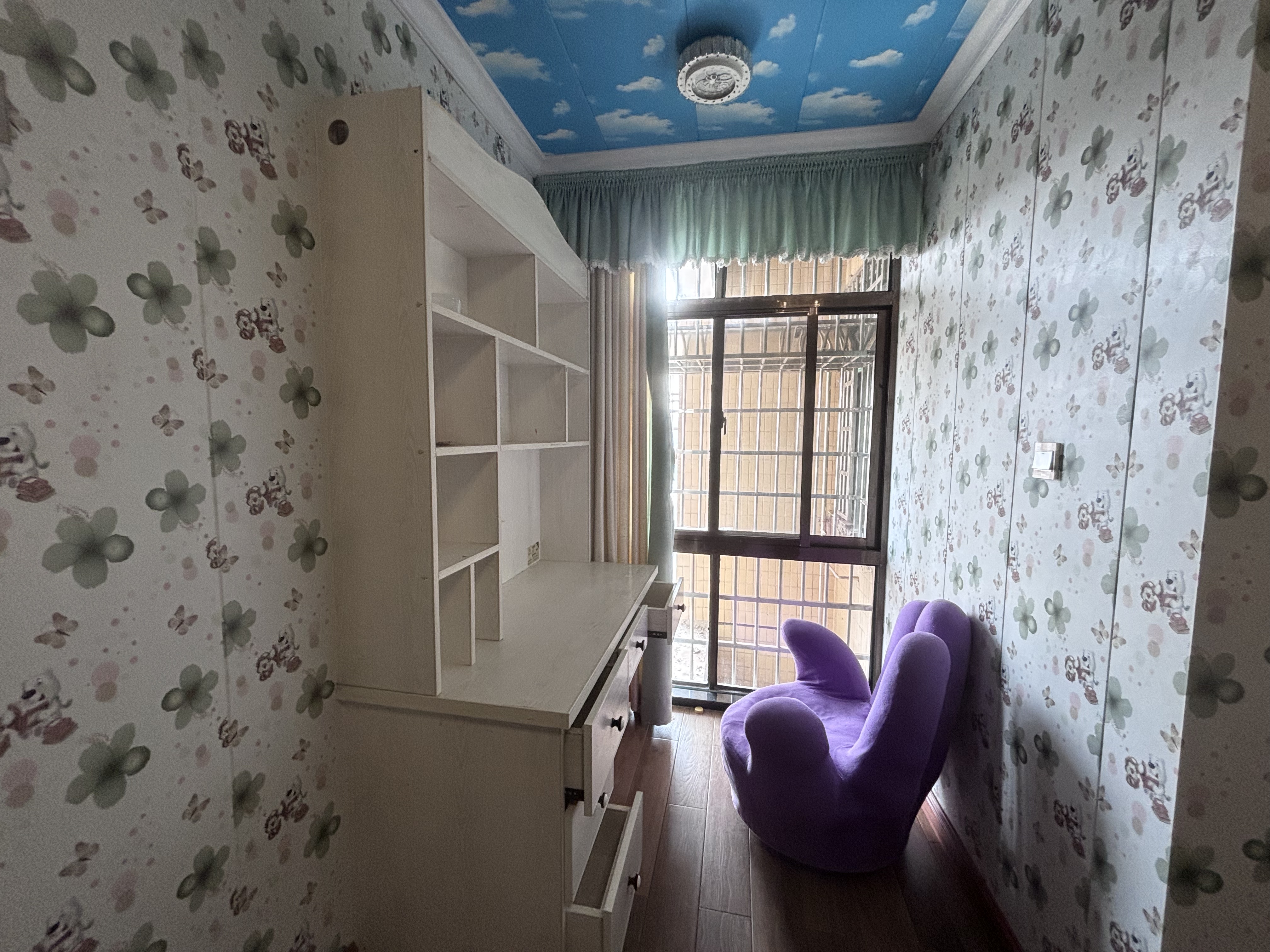 金信顺馨园  2室1厅1卫    42.8万 金信顺馨园  2室1厅1卫    42.8万客厅