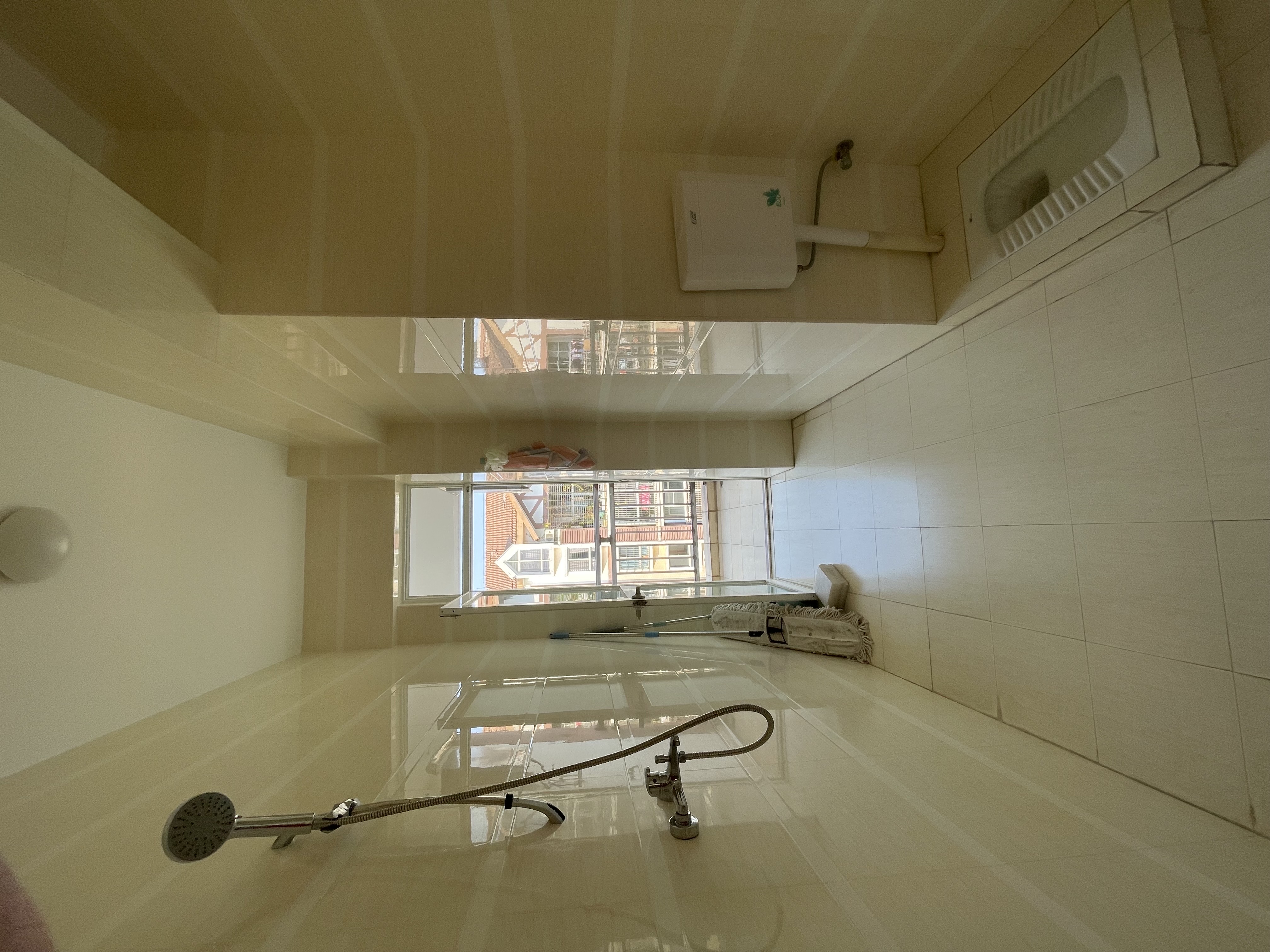 天上人间  5室2厅3卫    265.0万 天上人间  5室2厅3卫    265.0万客厅