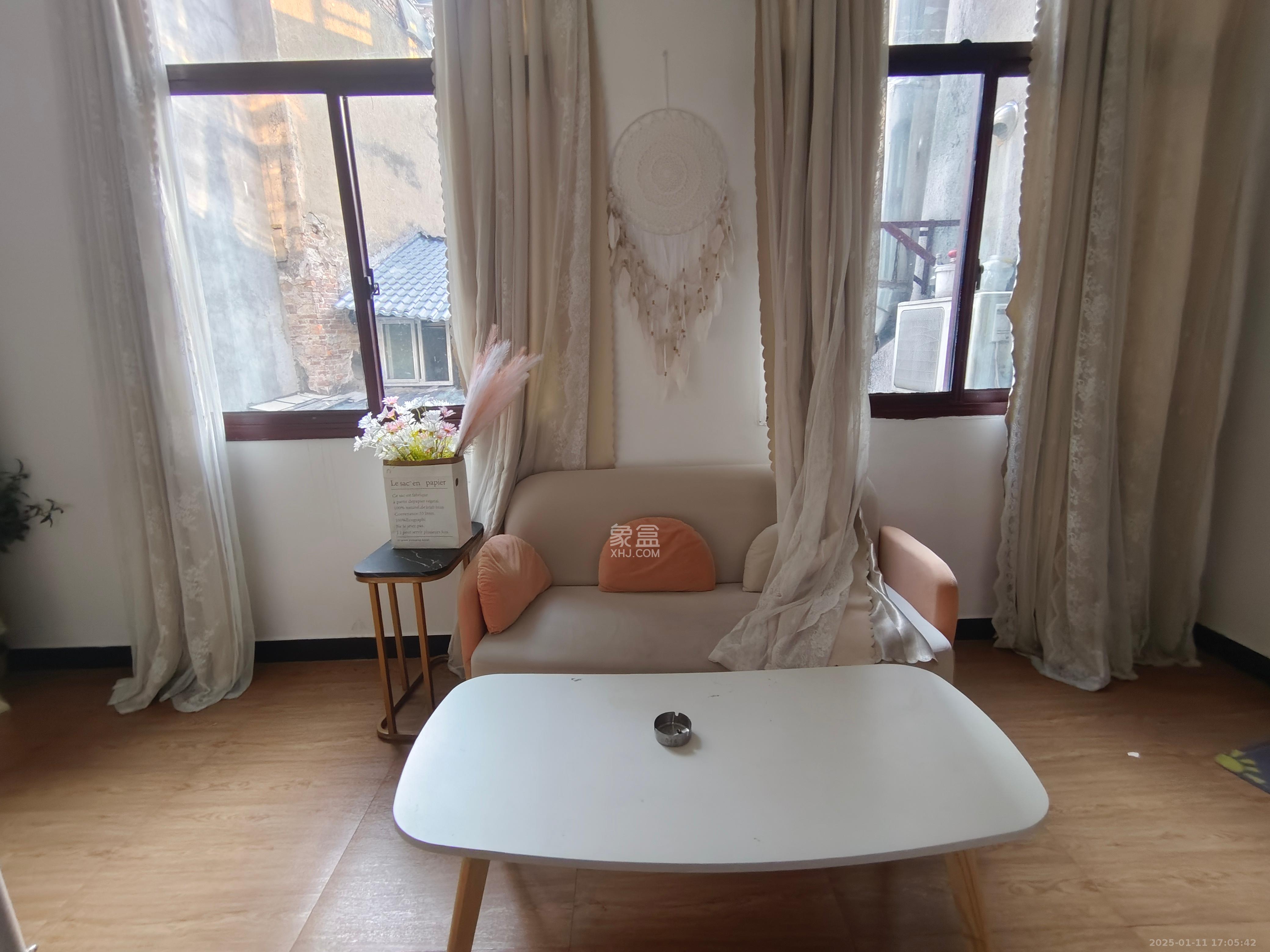 县正街散盘 3室1厅1卫 4000.0元/月 县正街散盘 3室1厅1卫 4000.0元/月室内图