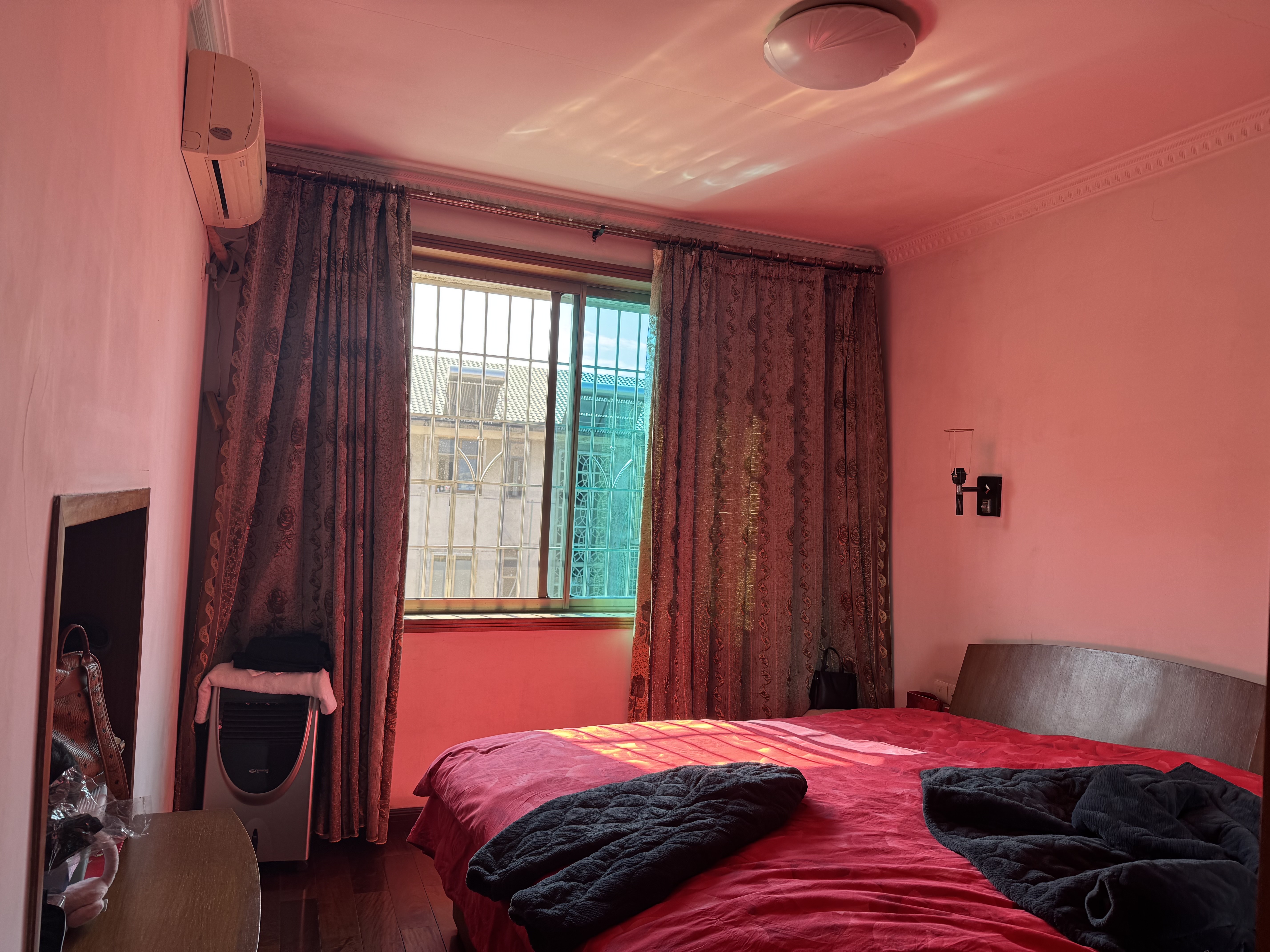 汽车站家属楼 4室2厅2卫 62.8万 汽车站家属楼 4室2厅2卫 62.8万客厅