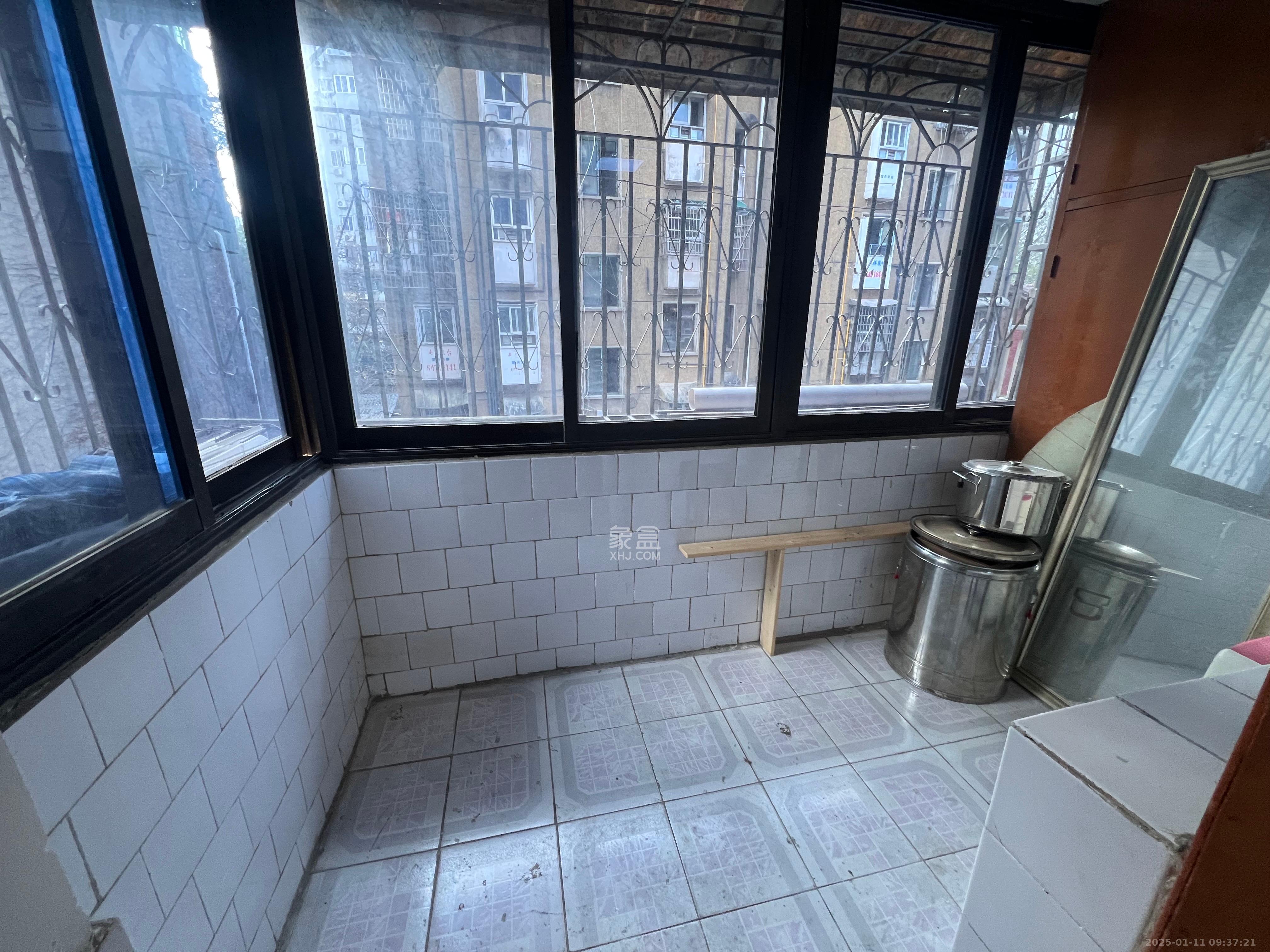 桐荫里社区 3室1厅1卫 2500.0元/月 桐荫里社区 3室1厅1卫 2500.0元/月室内图