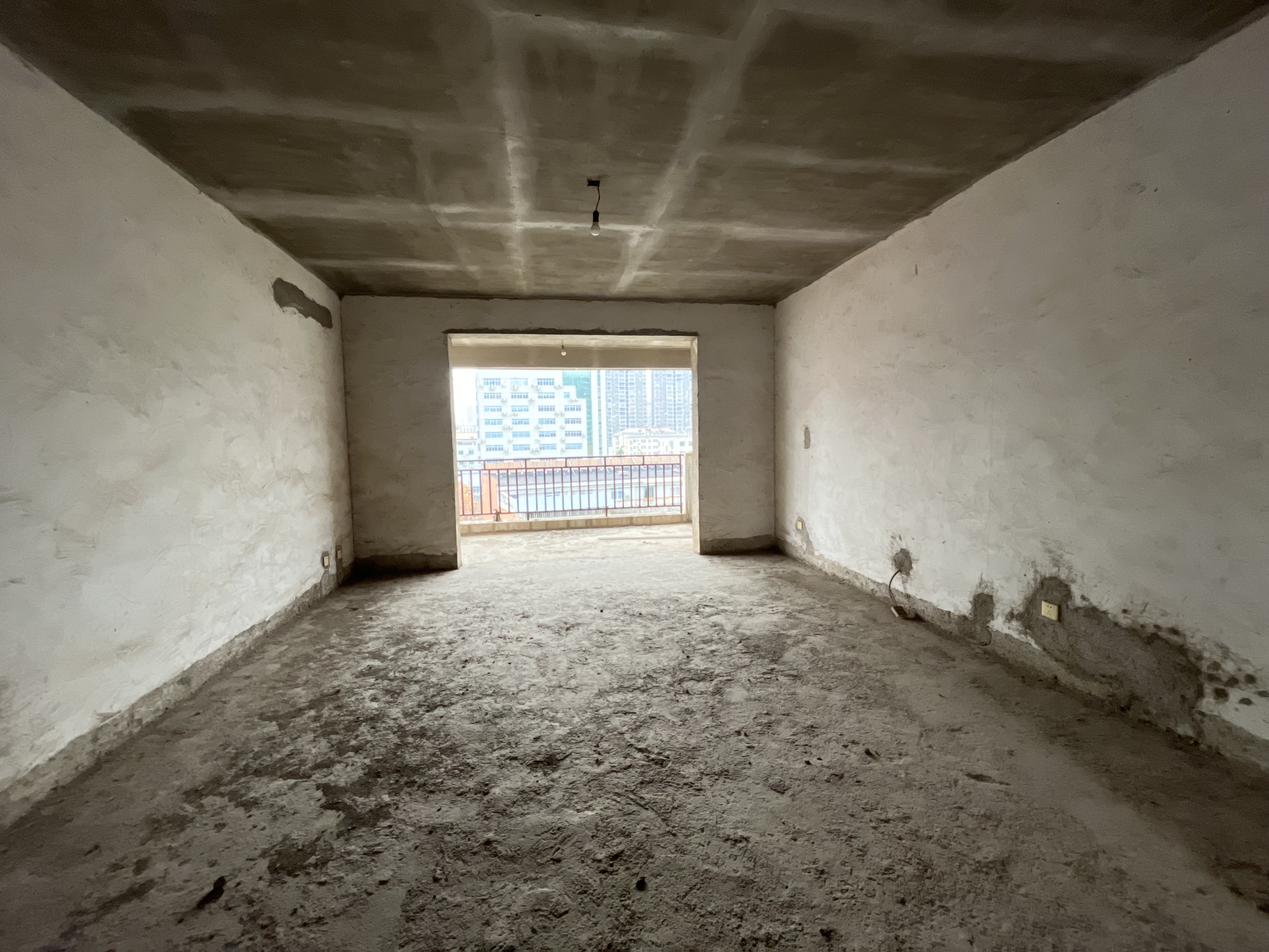 凯泉湾 4室2厅2卫 69.8万 凯泉湾 4室2厅2卫 69.8万客厅