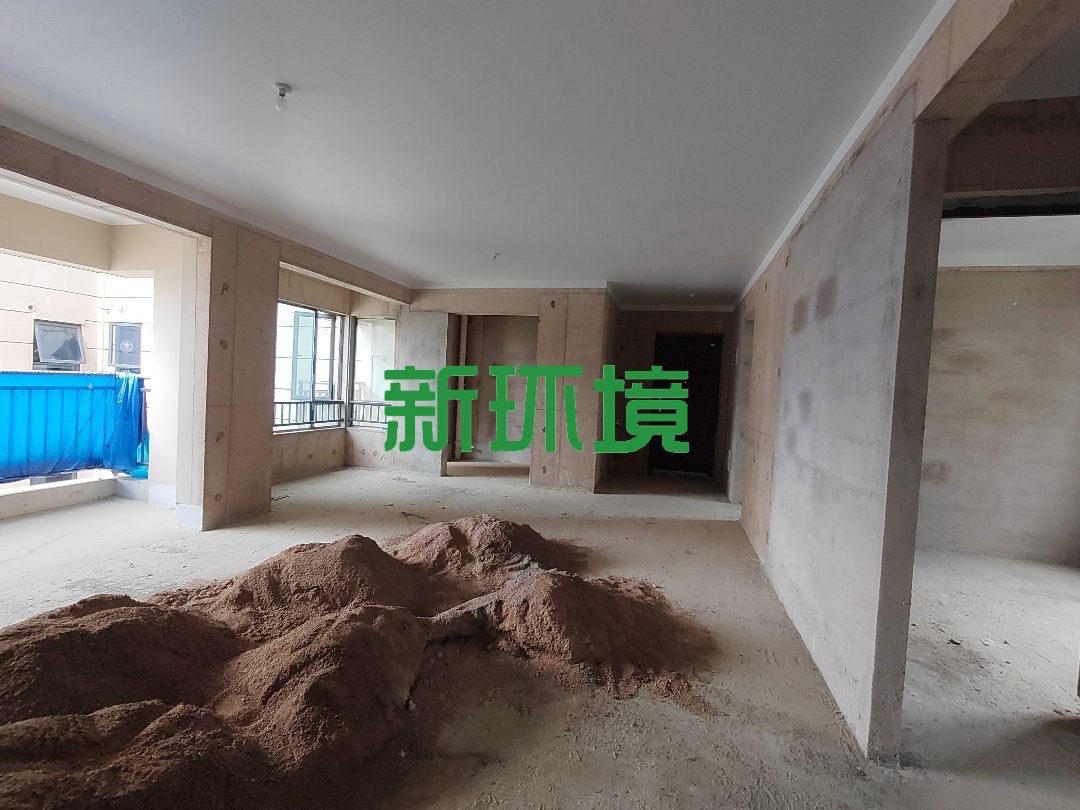 荣盛花语书院  4室2厅2卫   80.80万客厅