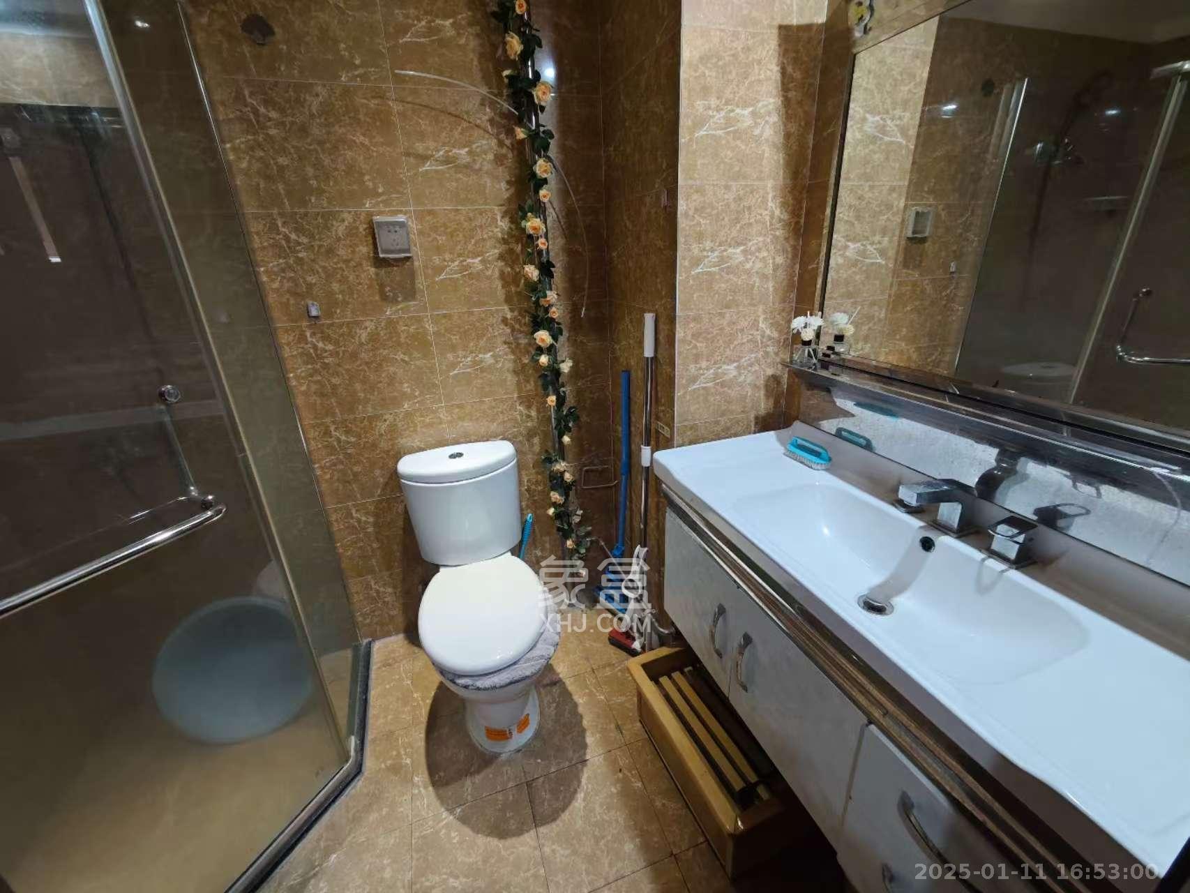 东塘瑞府  1室1厅1卫    1800.0元/月 东塘瑞府  1室1厅1卫    1800.0元/月室内图