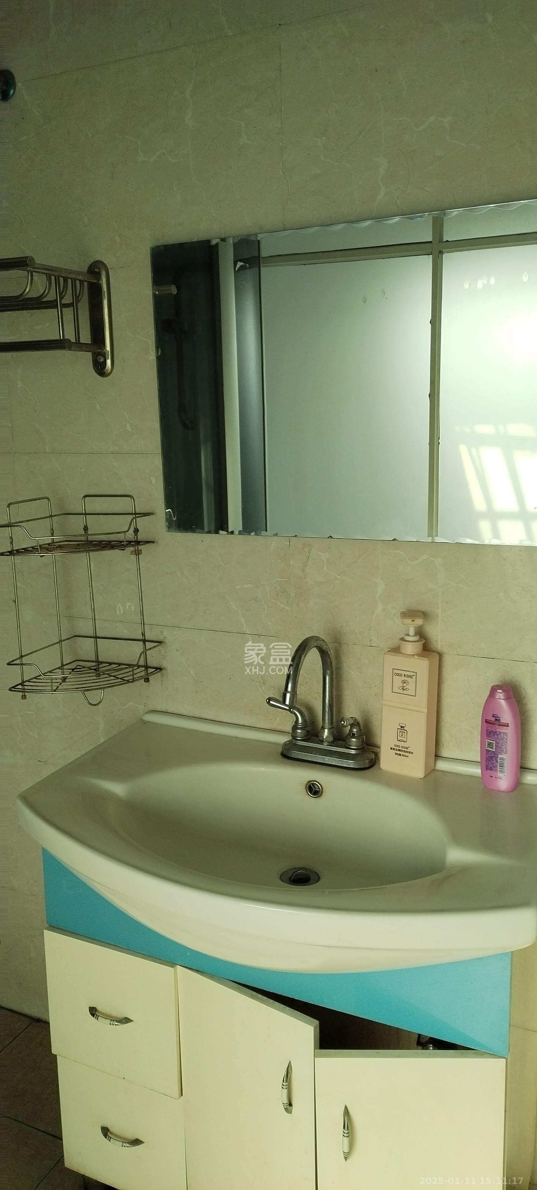 莲湖汽配城 1室2厅1卫 2500.0元/月 莲湖汽配城 1室2厅1卫 2500.0元/月室内图