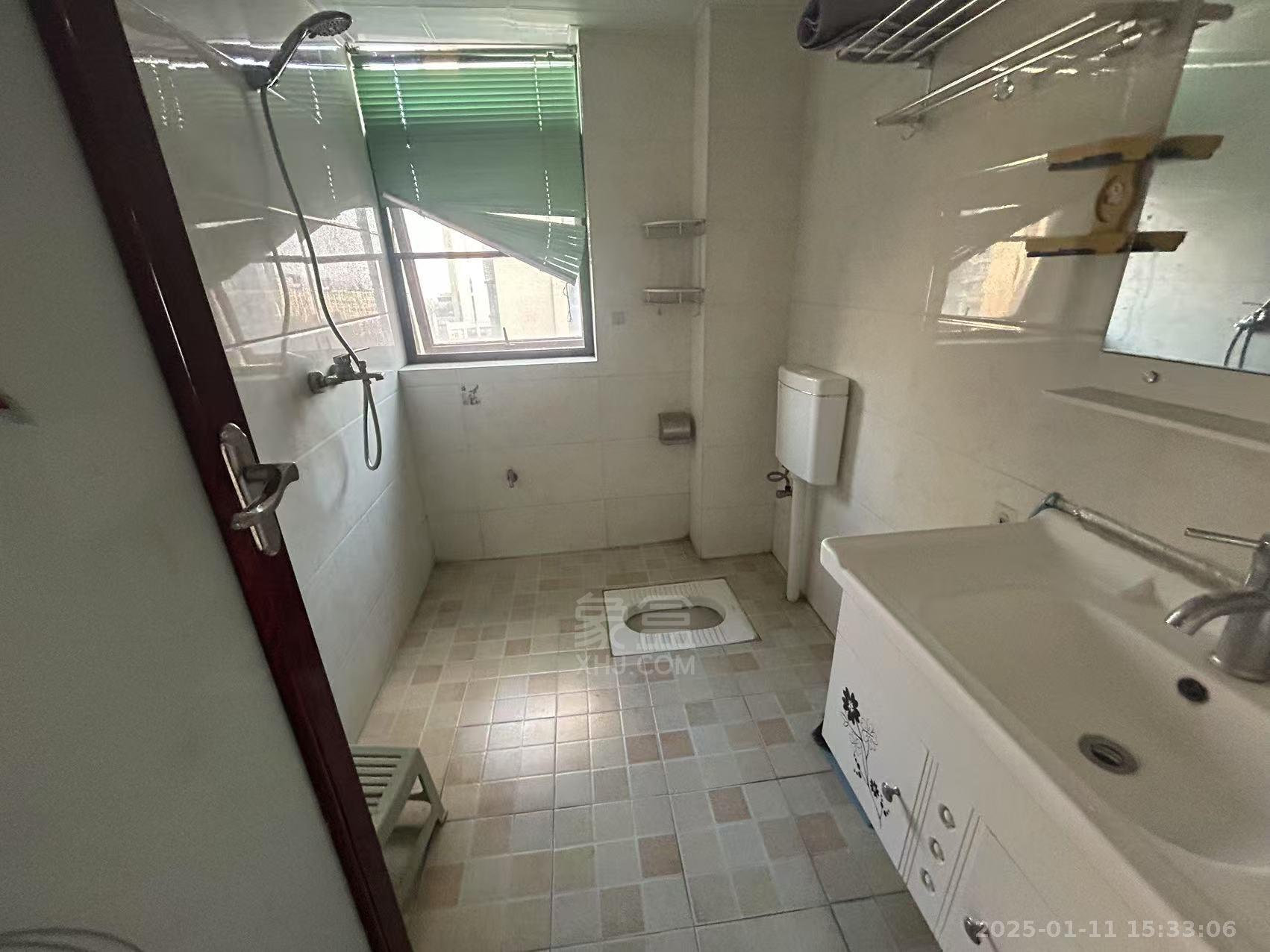 春藤小镇 3室2厅2卫 1800.0元/月 春藤小镇 3室2厅2卫 1800.0元/月室内图