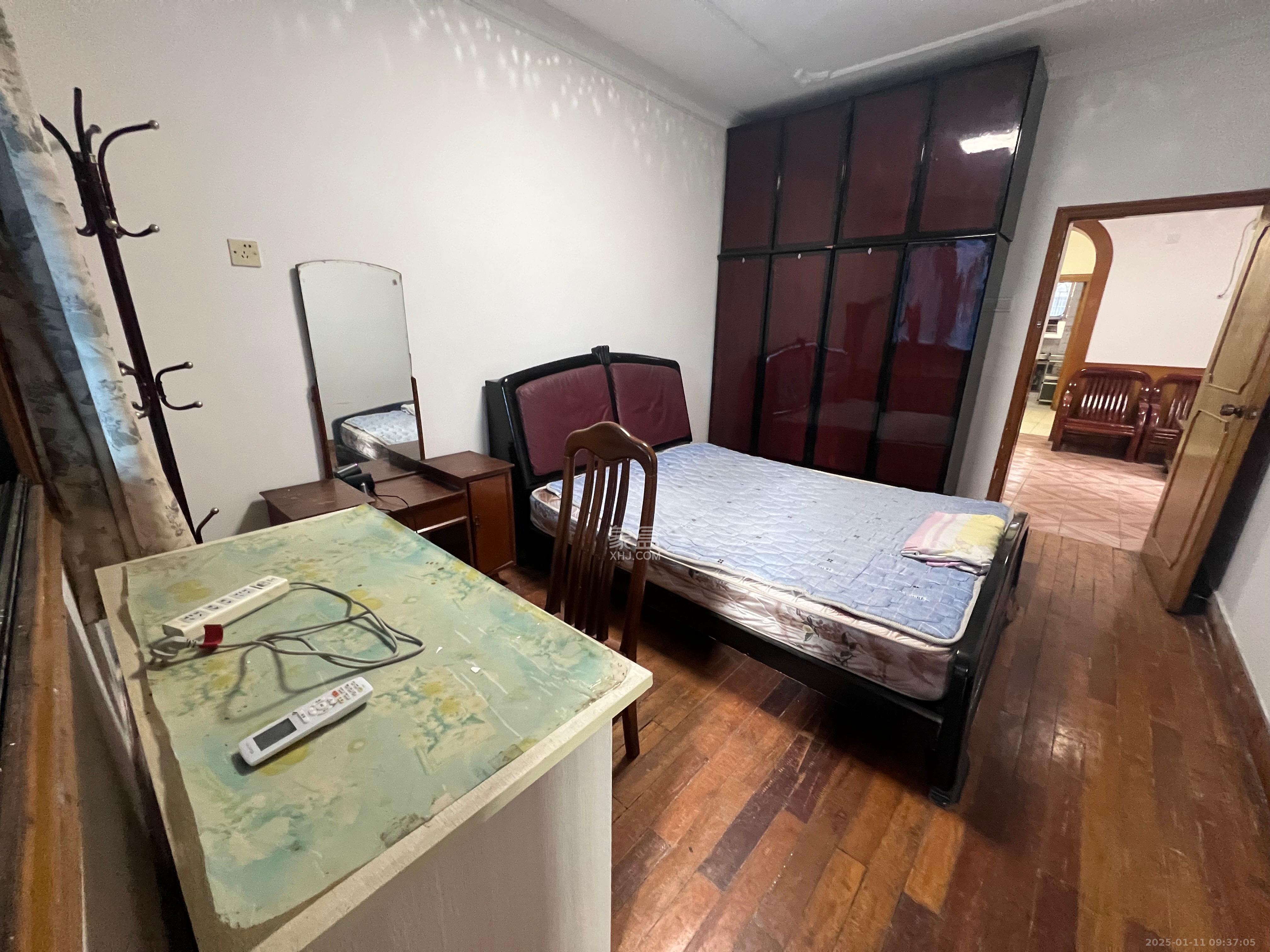 桐荫里社区 3室1厅1卫 2500.0元/月 桐荫里社区 3室1厅1卫 2500.0元/月室内图