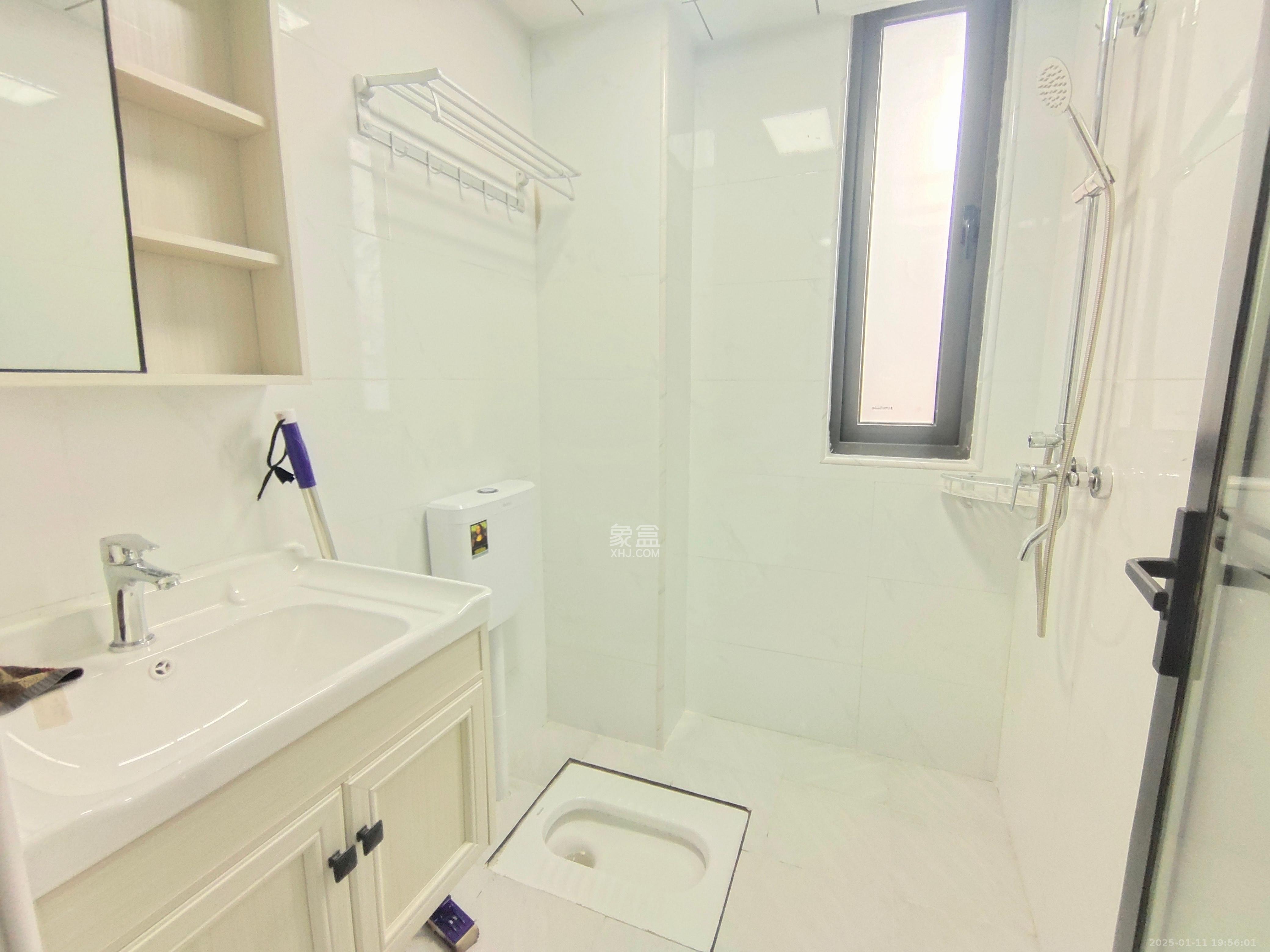 东合新苑 2室2厅1卫 2200.0元/月 东合新苑 2室2厅1卫 2200.0元/月室内图