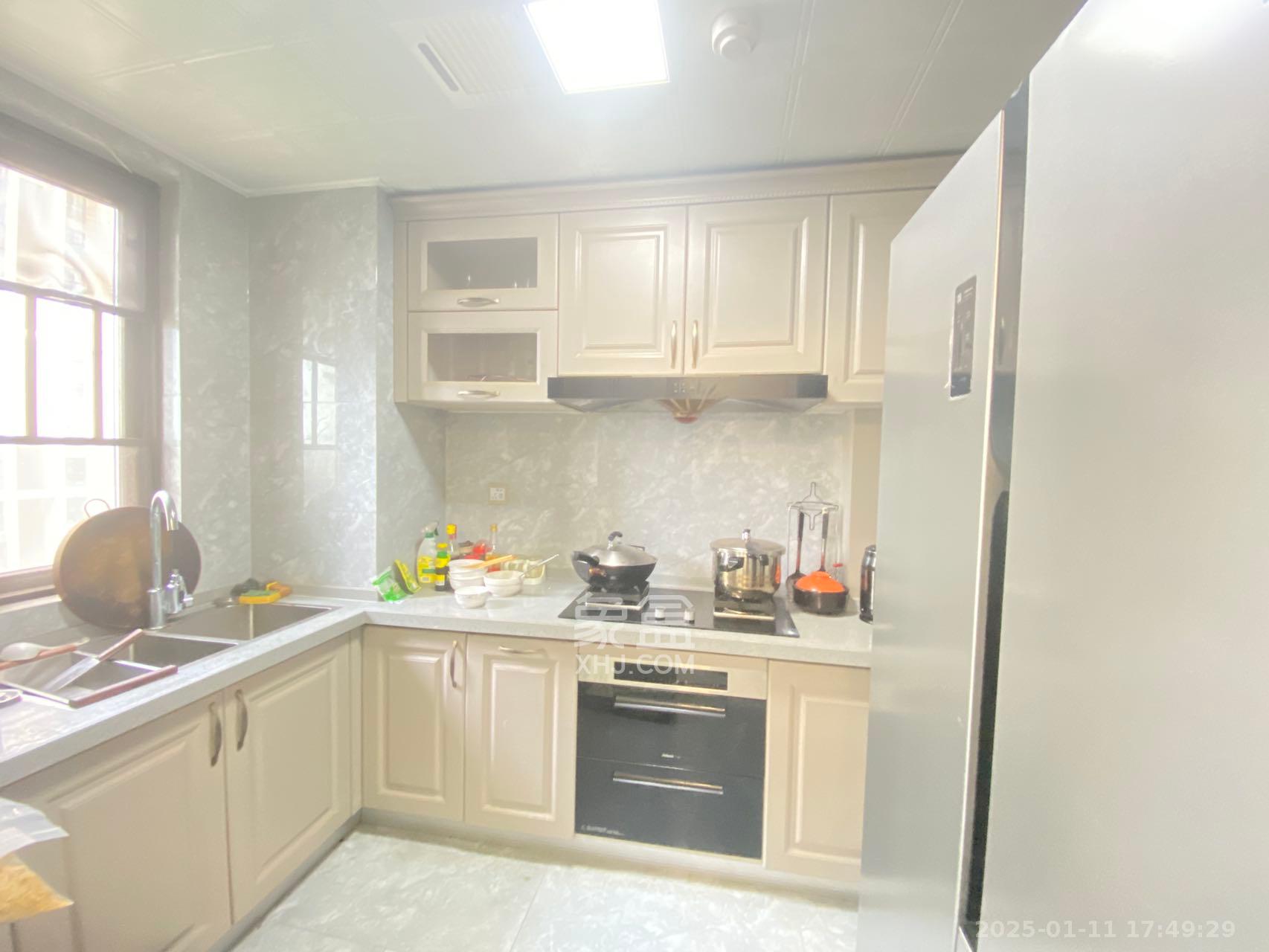 卓越蔚蓝城邦 3室2厅2卫 2600.0元/月 卓越蔚蓝城邦 3室2厅2卫 2600.0元/月室内图