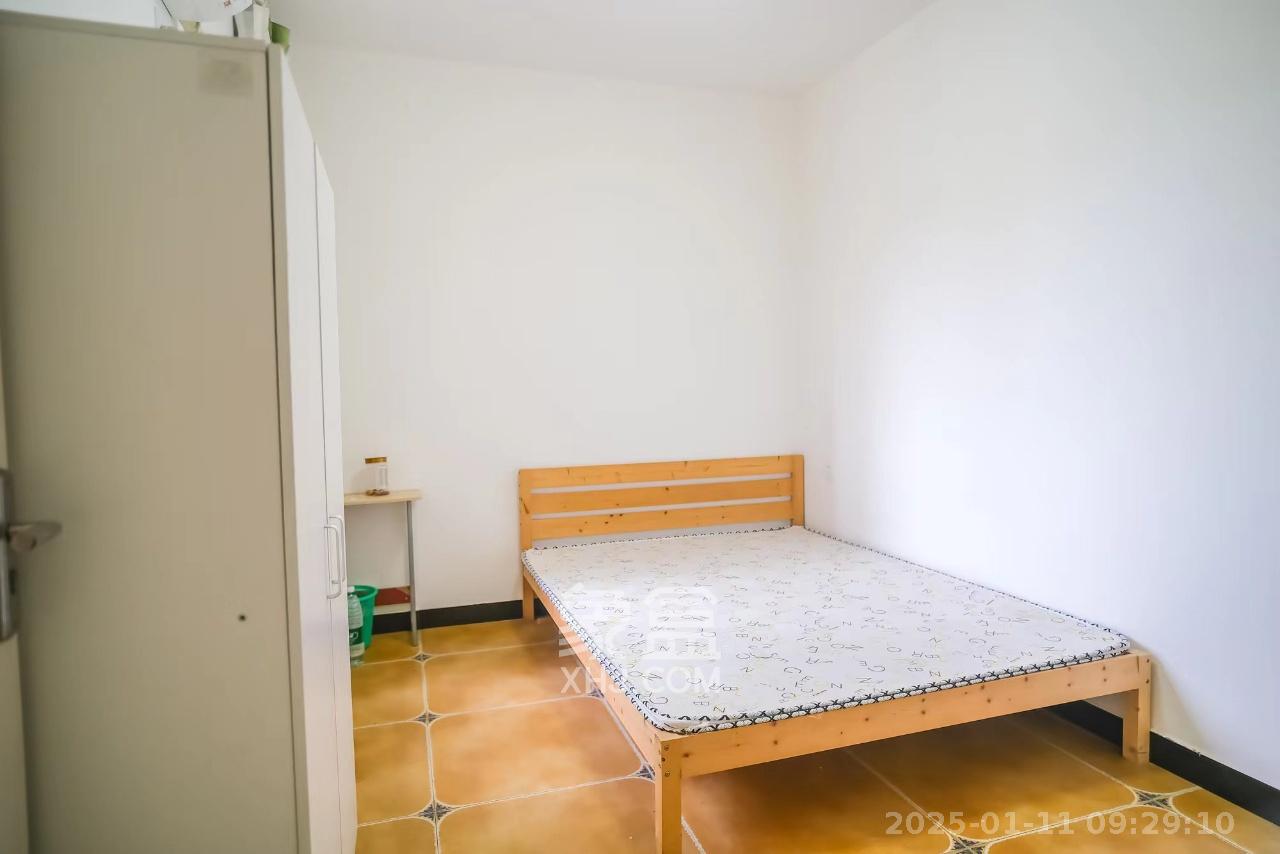 荣盛花语城 3室2厅1卫 1300.0元/月 荣盛花语城 3室2厅1卫 1300.0元/月室内图