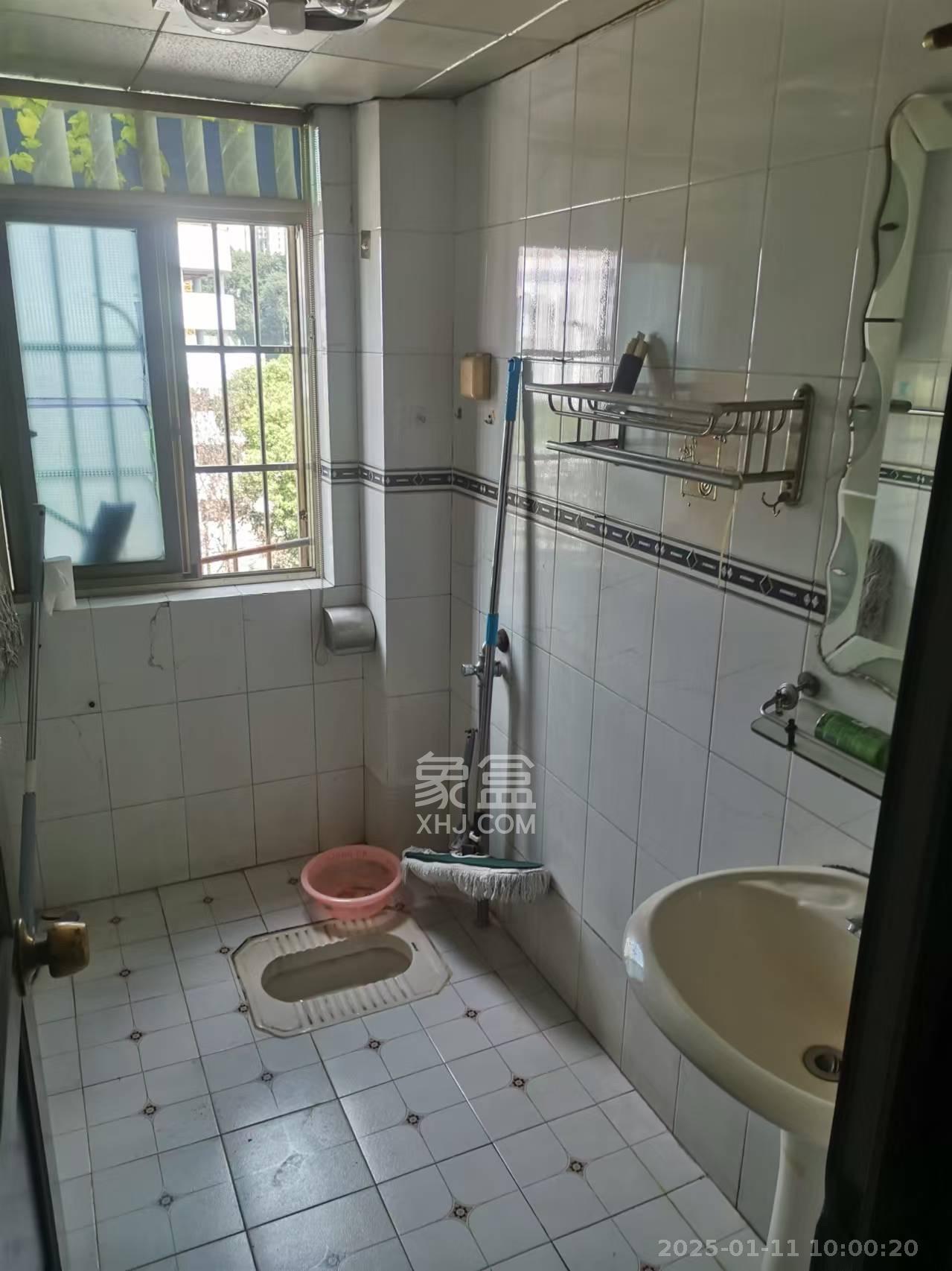 仁和家园  3室2厅1卫   1700.00元/月室内图