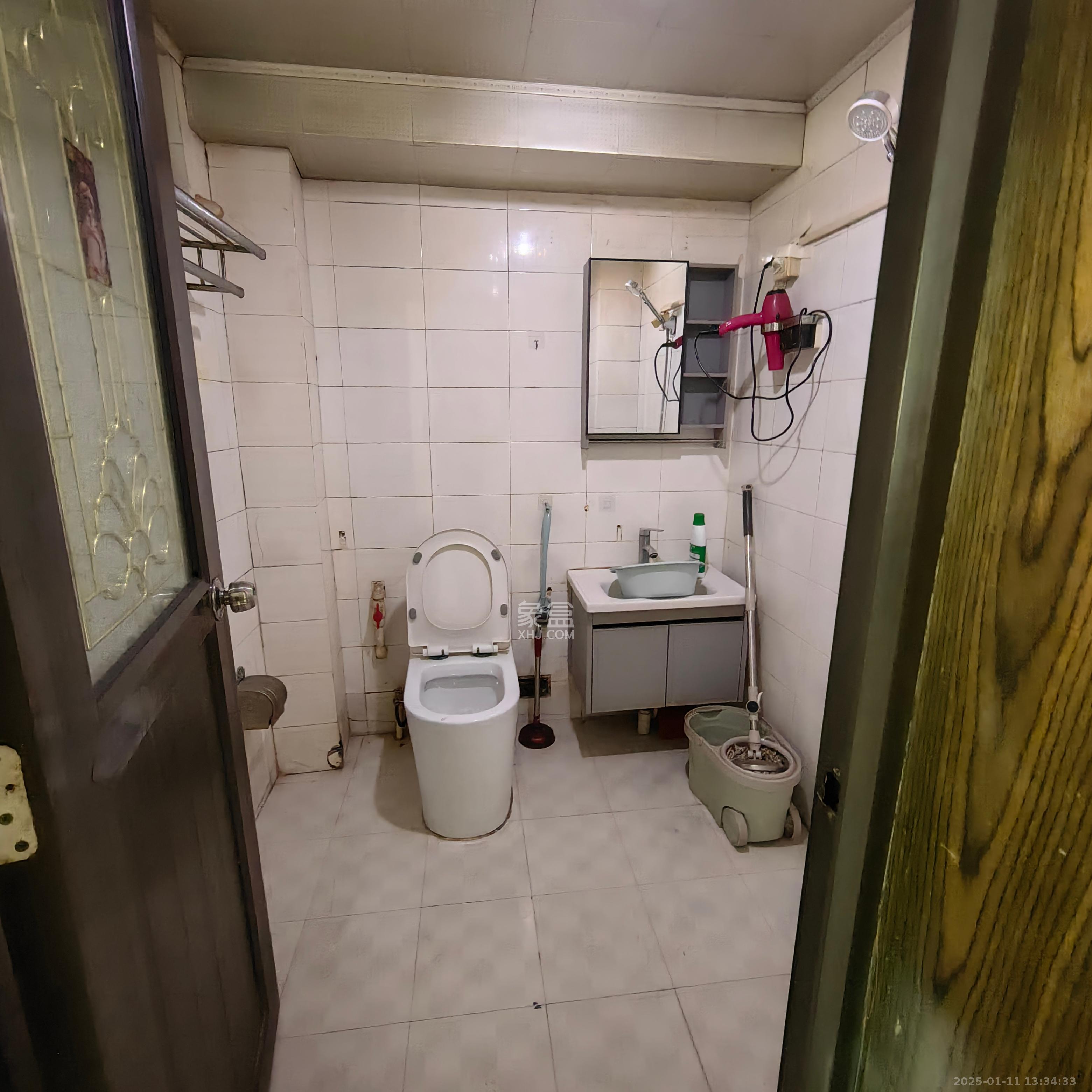 中南汽车世界 3室2厅1卫 1300.0元/月 中南汽车世界 3室2厅1卫 1300.0元/月室内图