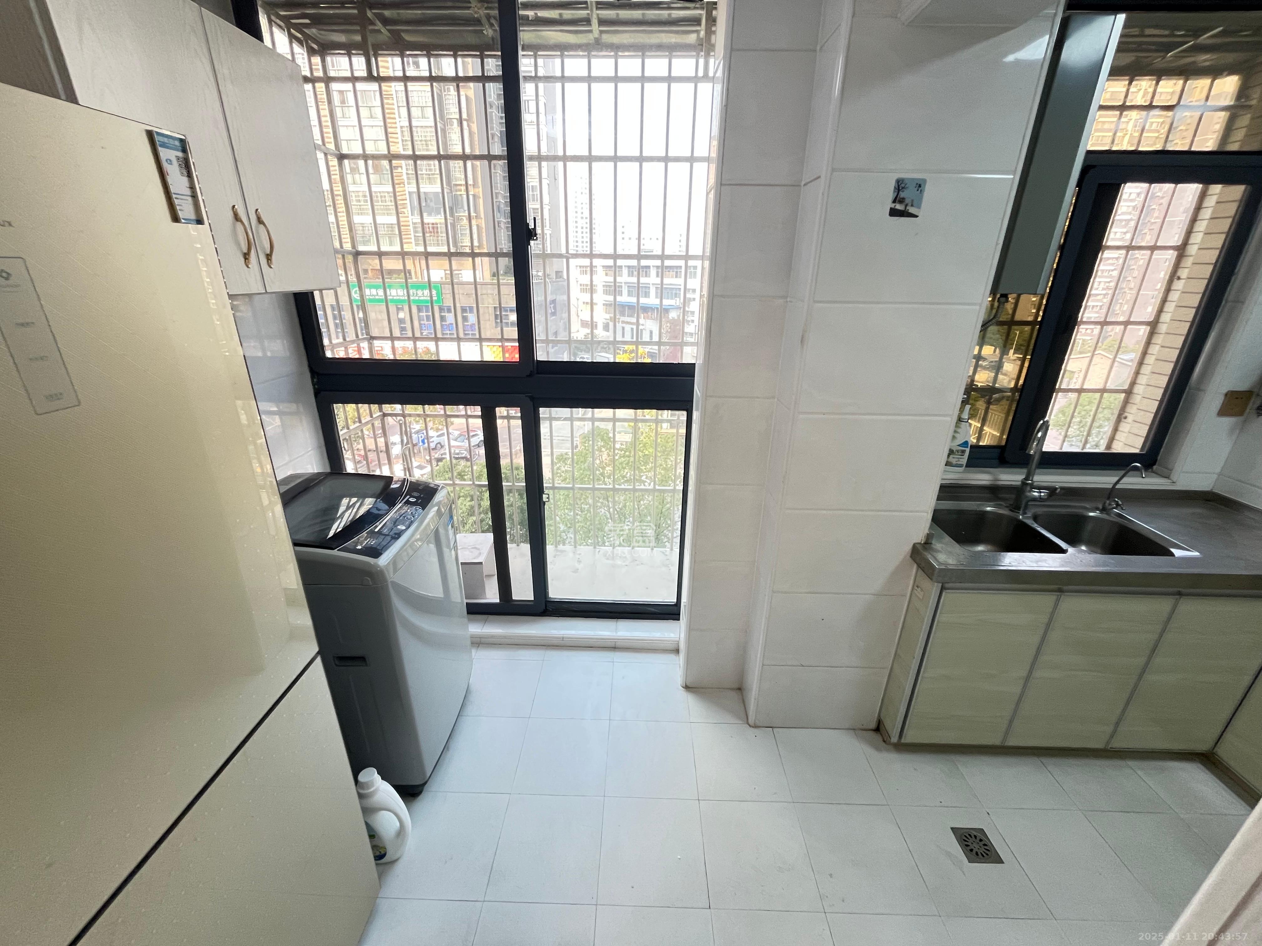 保利东郡  1室0厅0卫    3500.0元/月 保利东郡  1室0厅0卫    3500.0元/月室内图1