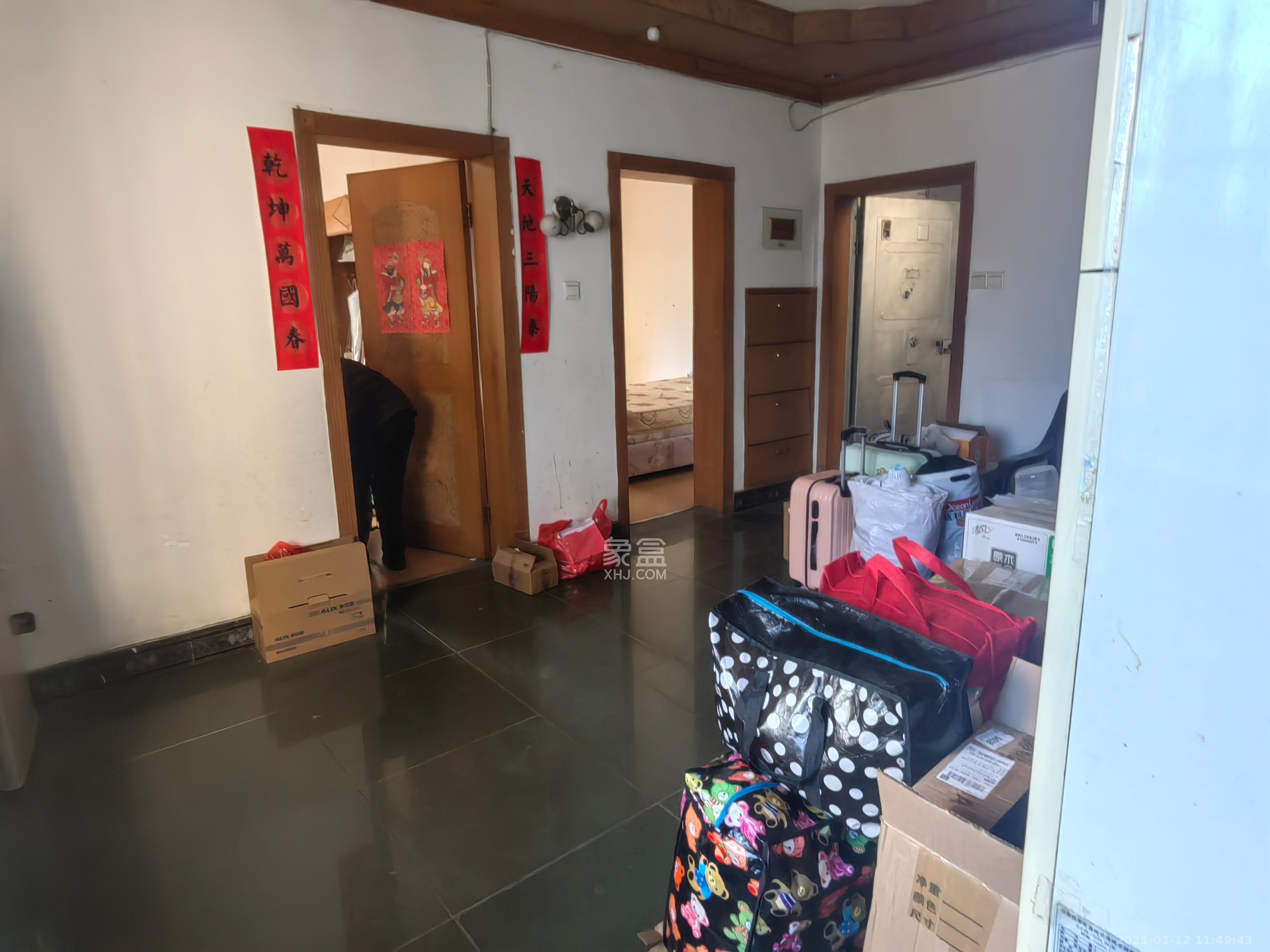 油铺街社区-人造板厂宿舍  3室2厅1卫   2000.00元/月