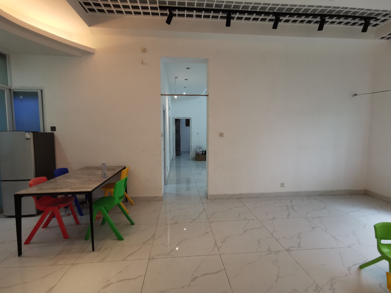 置地花园 4室2厅1卫 150.0万 置地花园 4室2厅1卫 150.0万客厅