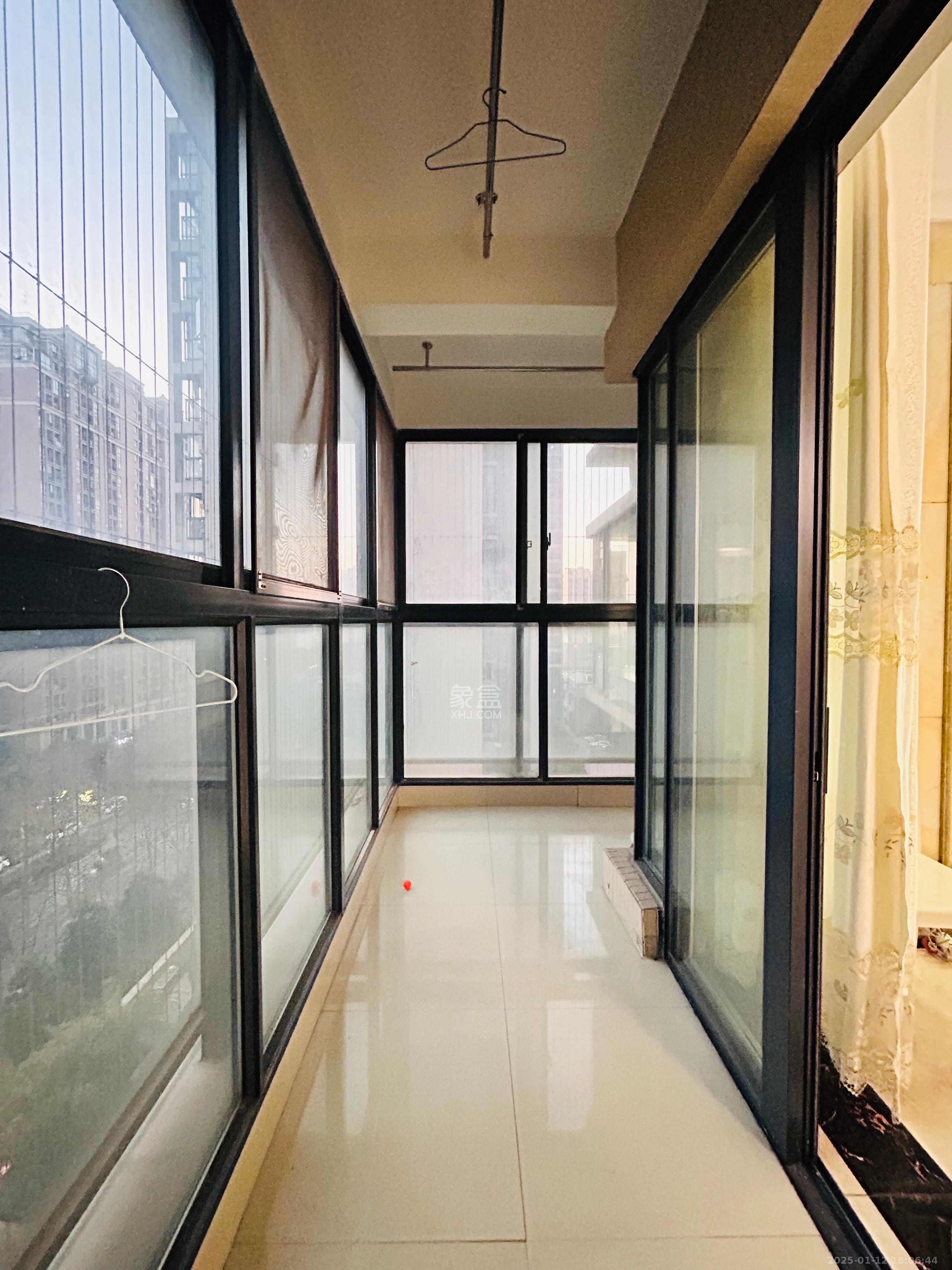 蓝山郡 3室2厅2卫 2000.0元/月 蓝山郡 3室2厅2卫 2000.0元/月室内图