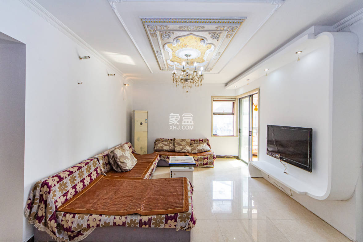 滨江君悦香邸  3室2厅1卫    98.0万 滨江君悦香邸  3室2厅1卫    98.0万客厅