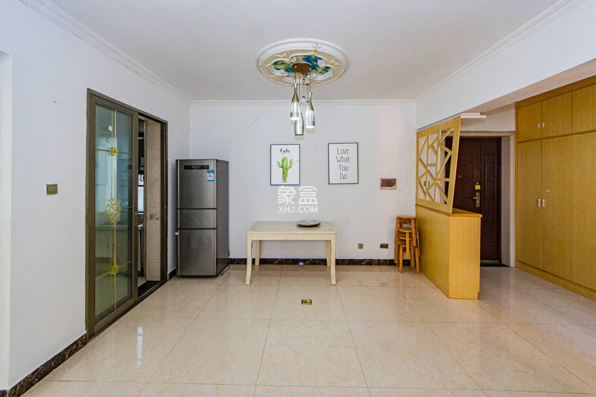 滨江君悦香邸  3室2厅1卫    98.0万 滨江君悦香邸  3室2厅1卫    98.0万客厅