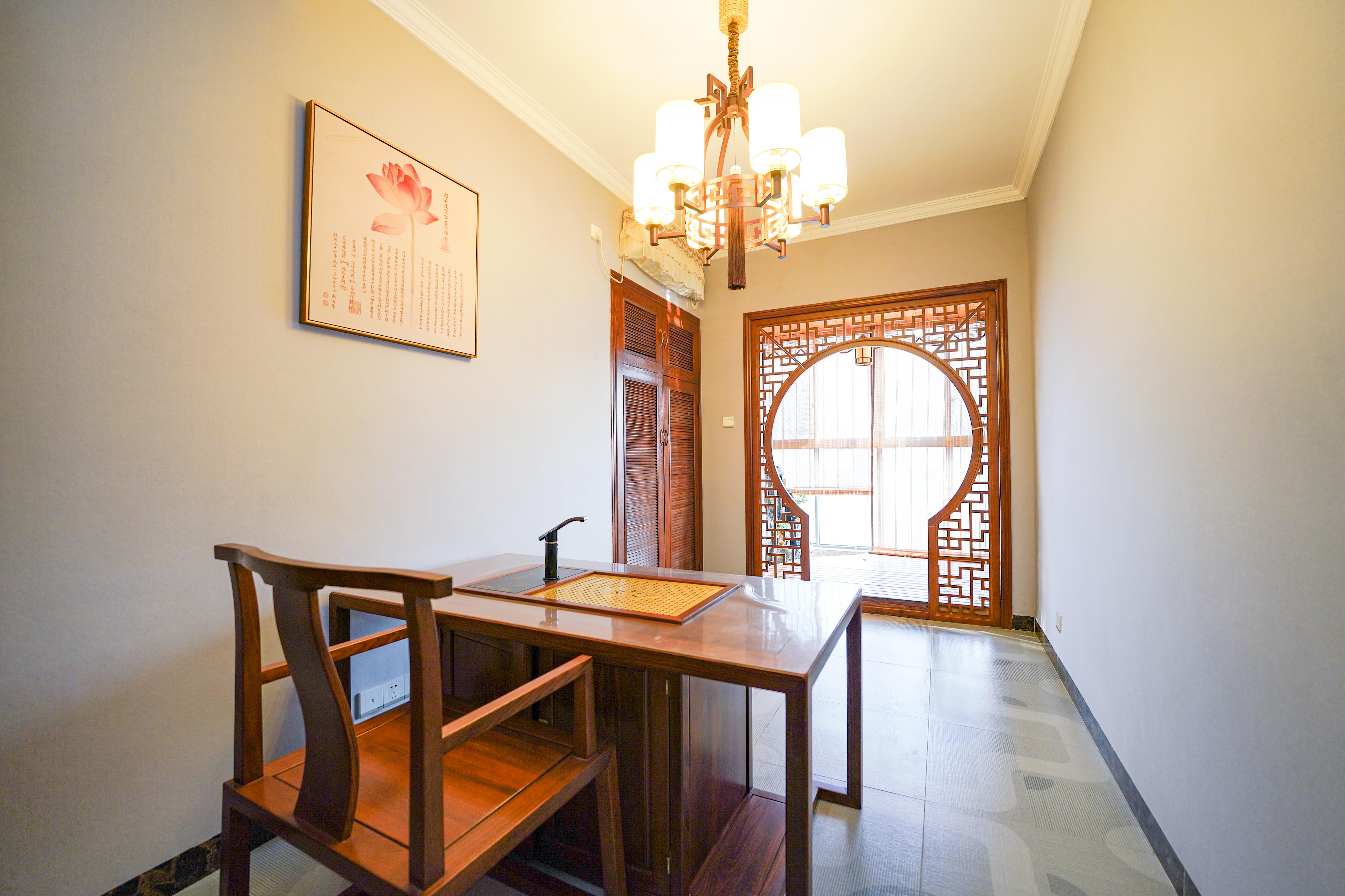 德泽苑  5室2厅2卫    128.0万卧室