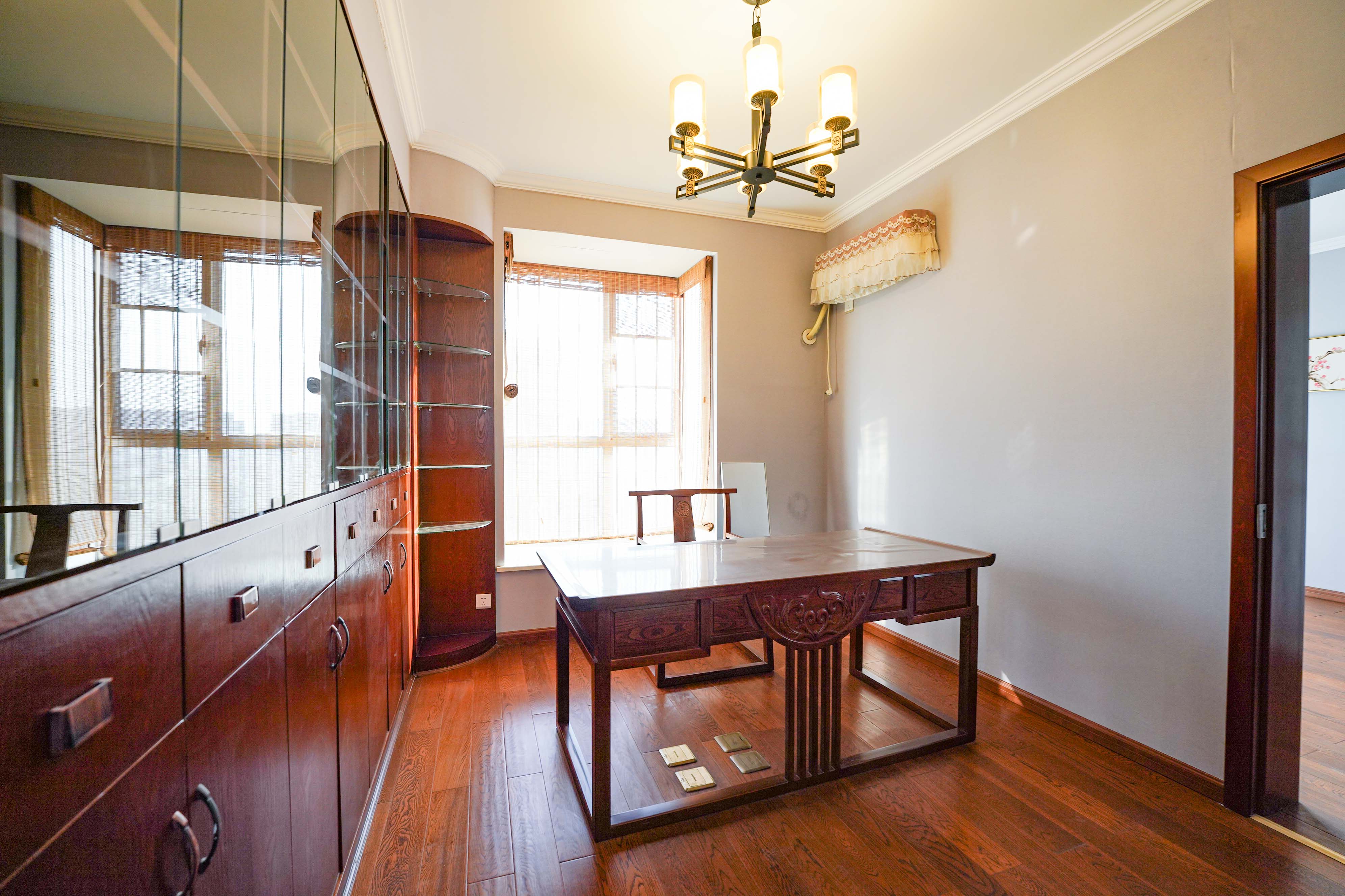 德泽苑  5室2厅2卫    128.0万卧室