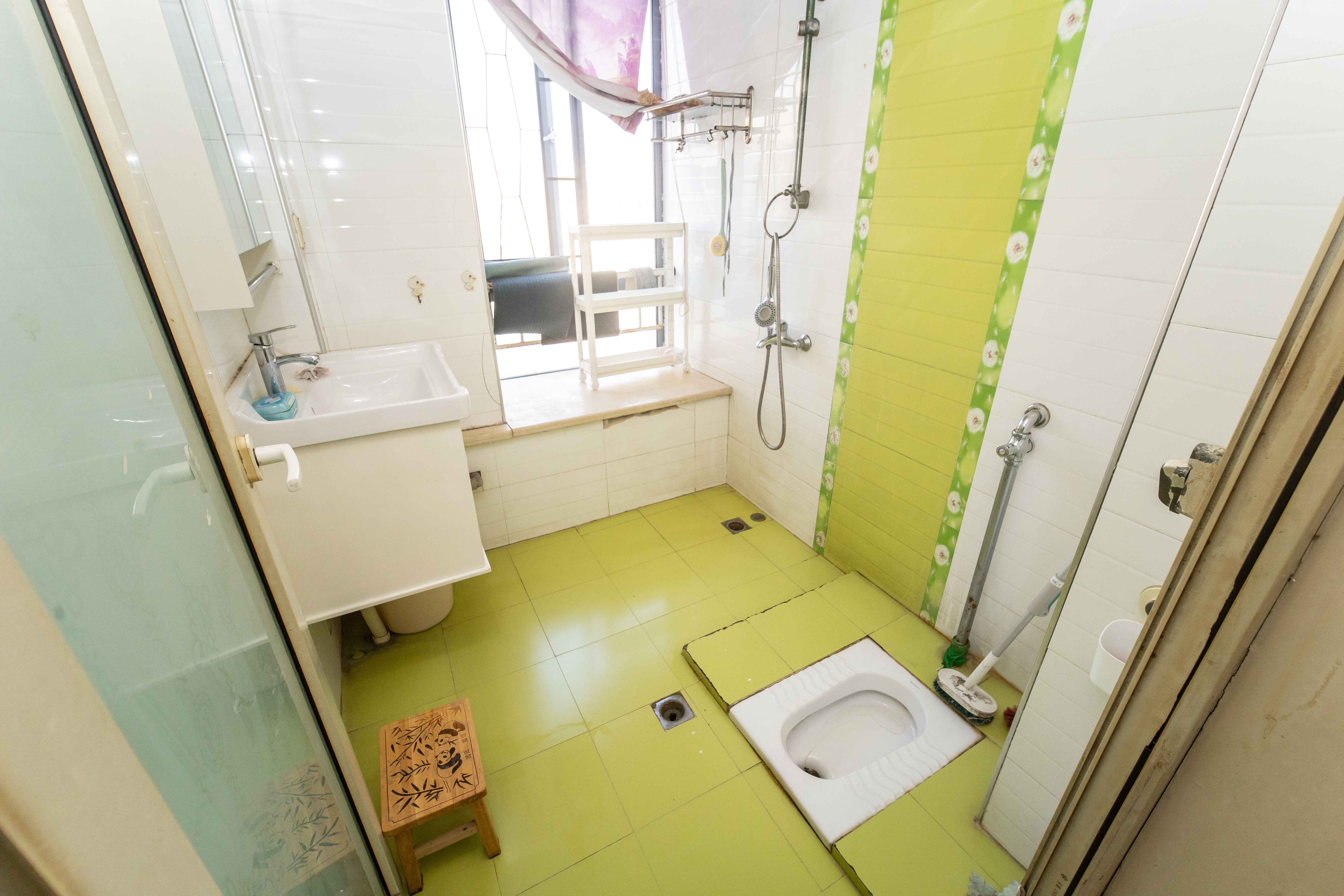 银港水晶城  2室1厅1卫   69.90万卫生间