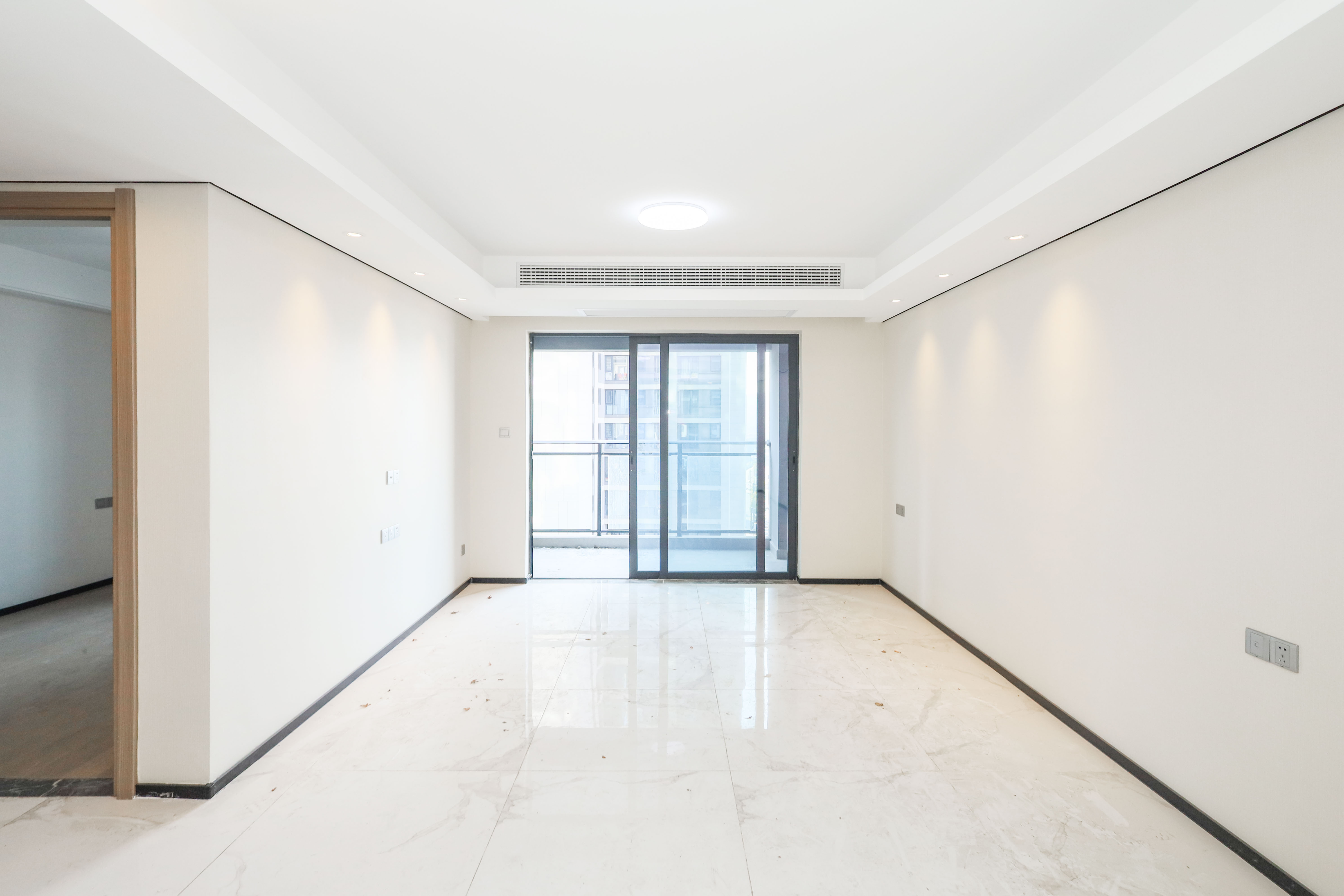 中海麓山境北区 3室2厅2卫 135.0万 中海麓山境北区 3室2厅2卫 135.0万客厅