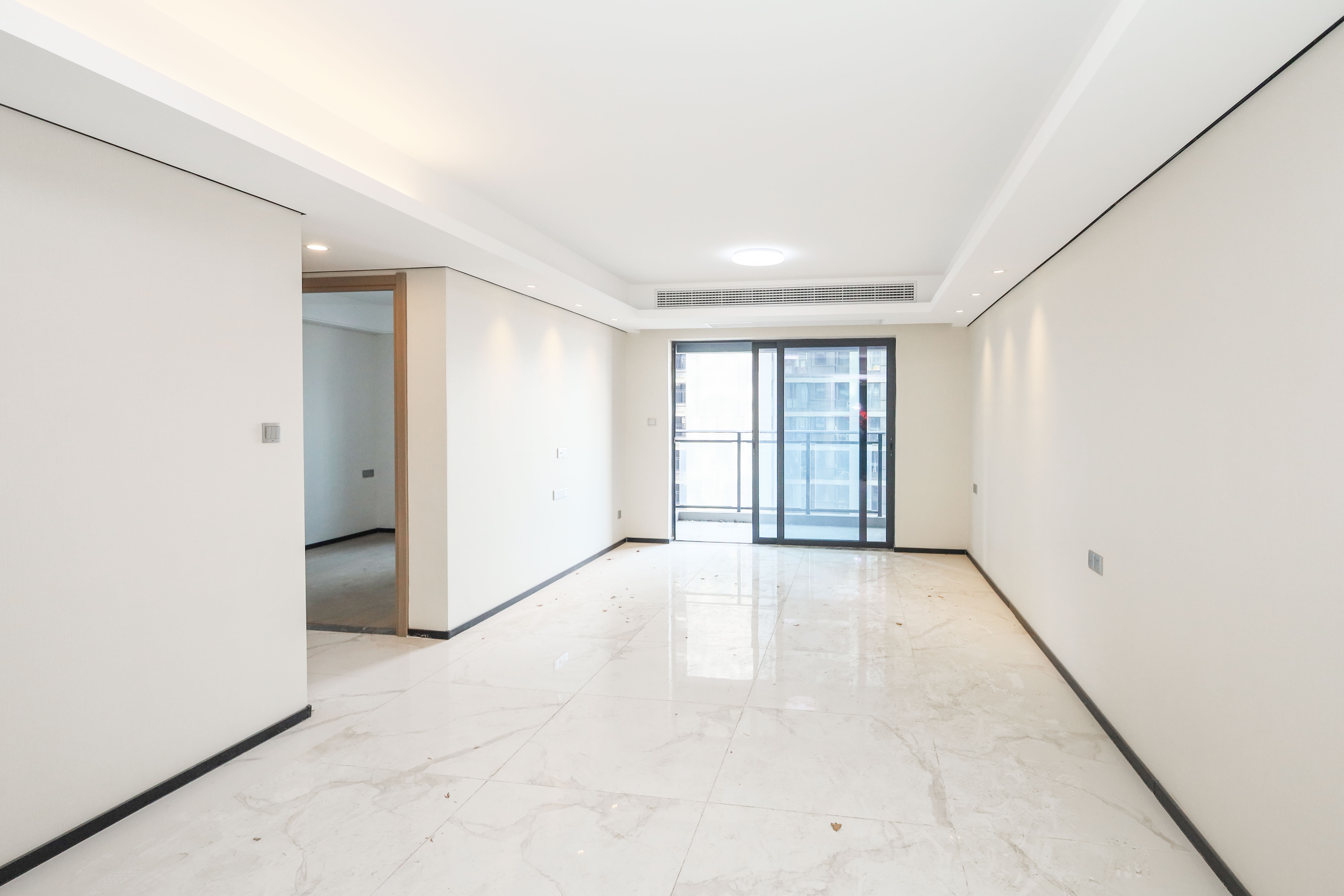 中海麓山境北区 3室2厅2卫 135.0万 中海麓山境北区 3室2厅2卫 135.0万客厅