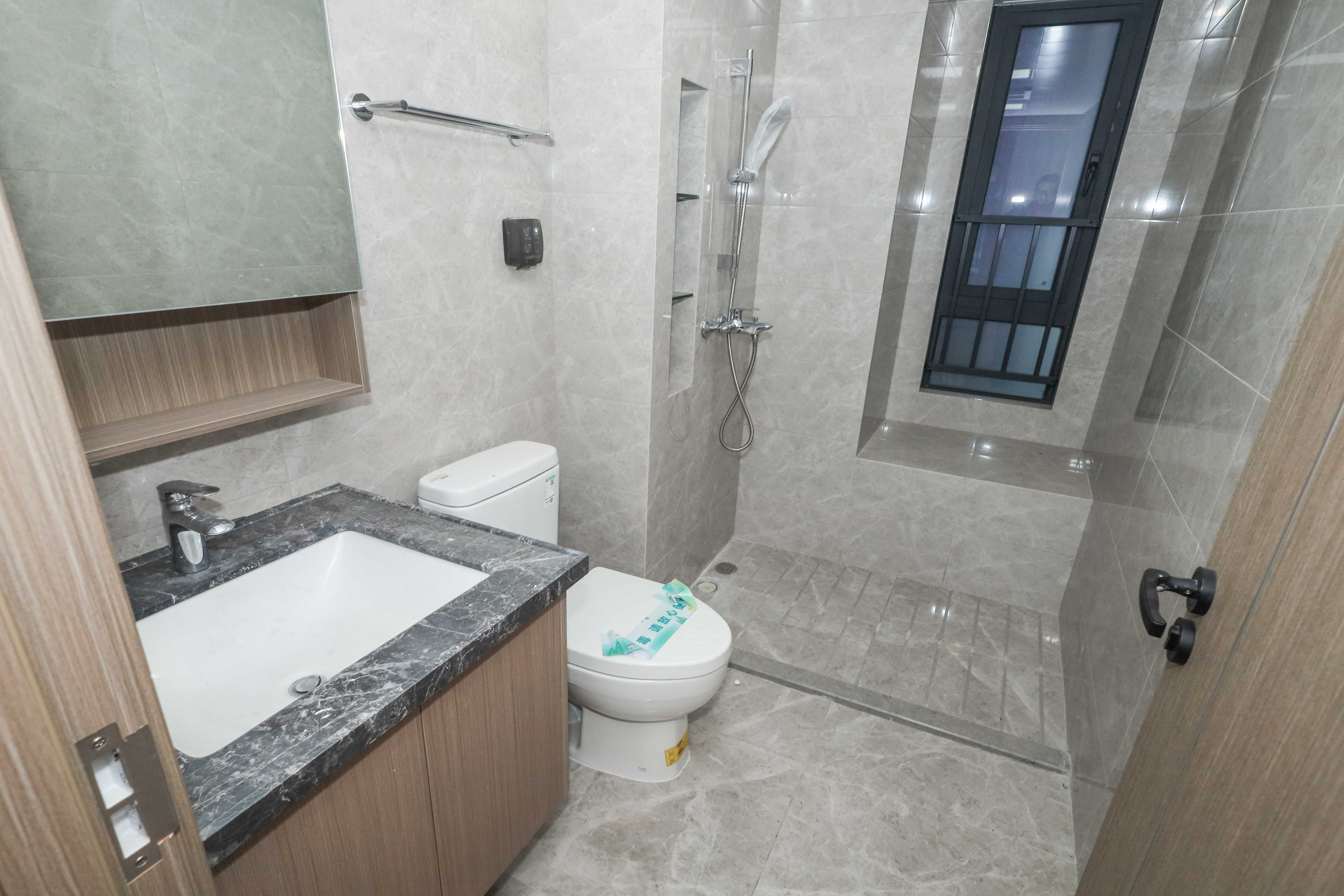 中海麓山境北区 3室2厅2卫 135.0万 中海麓山境北区 3室2厅2卫 135.0万卫生间