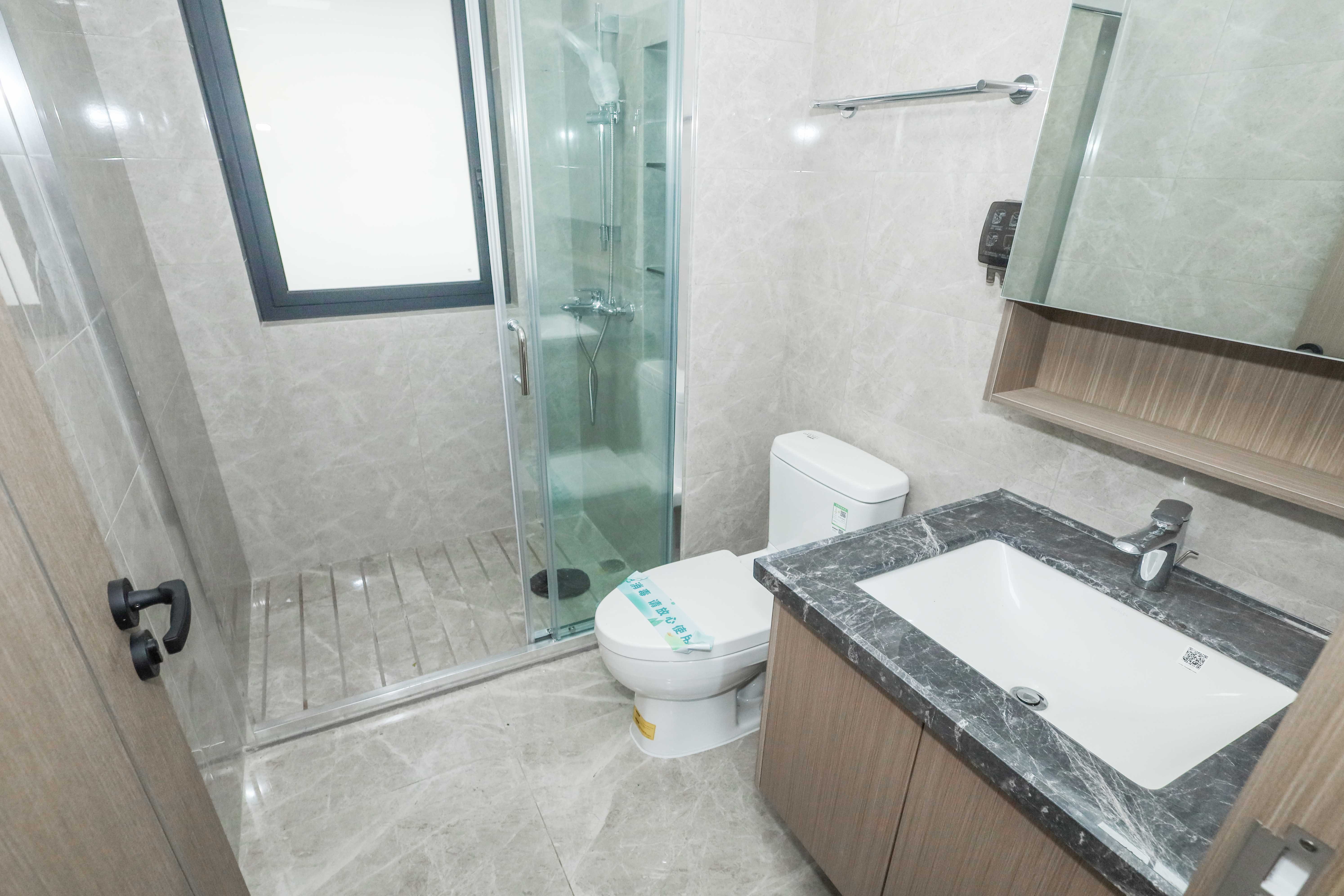 中海麓山境北区 3室2厅2卫 135.0万 中海麓山境北区 3室2厅2卫 135.0万卫生间