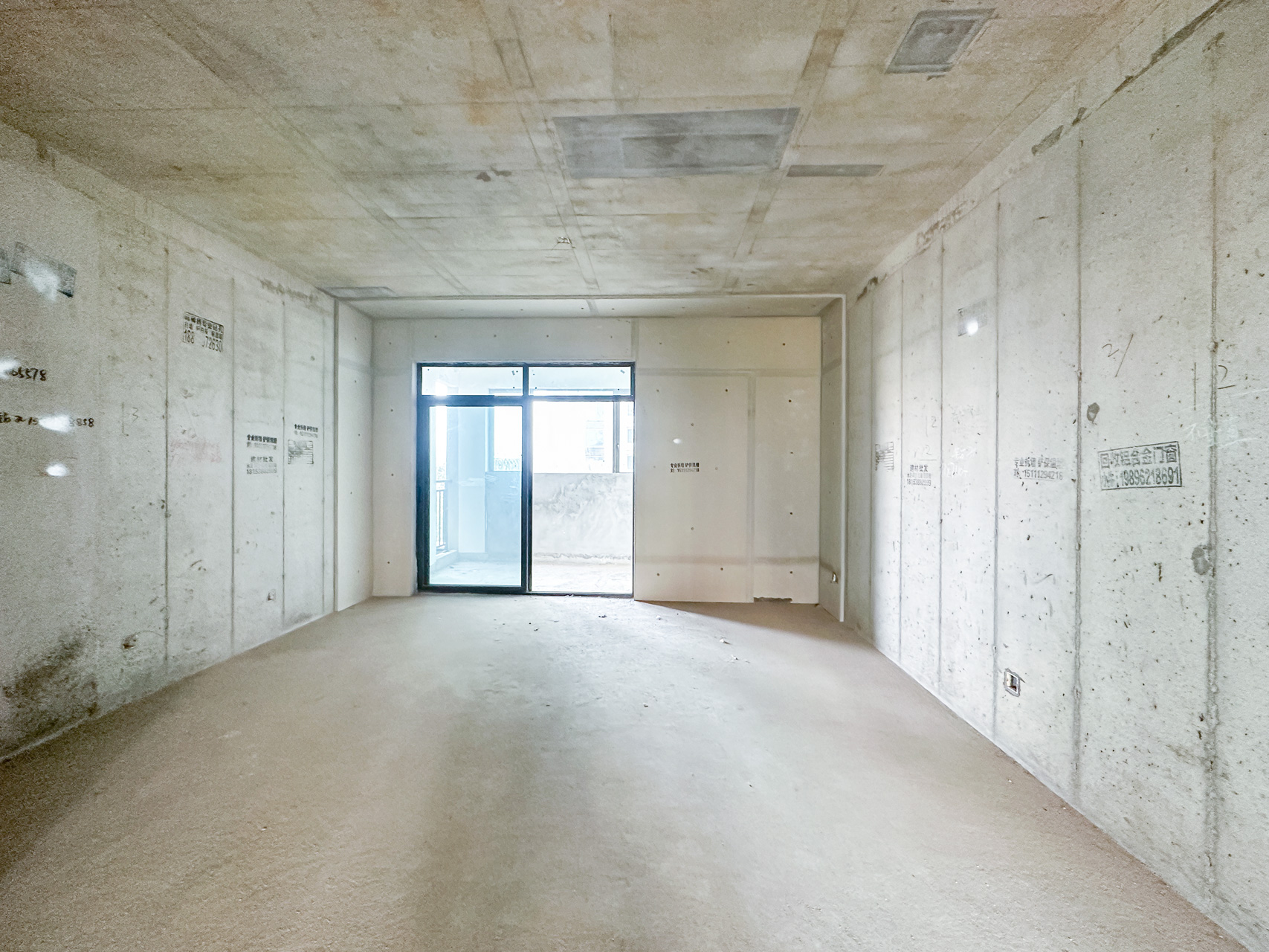 润和湘江天地E区 4室2厅2卫 170.0万 润和湘江天地E区 4室2厅2卫 170.0万客厅